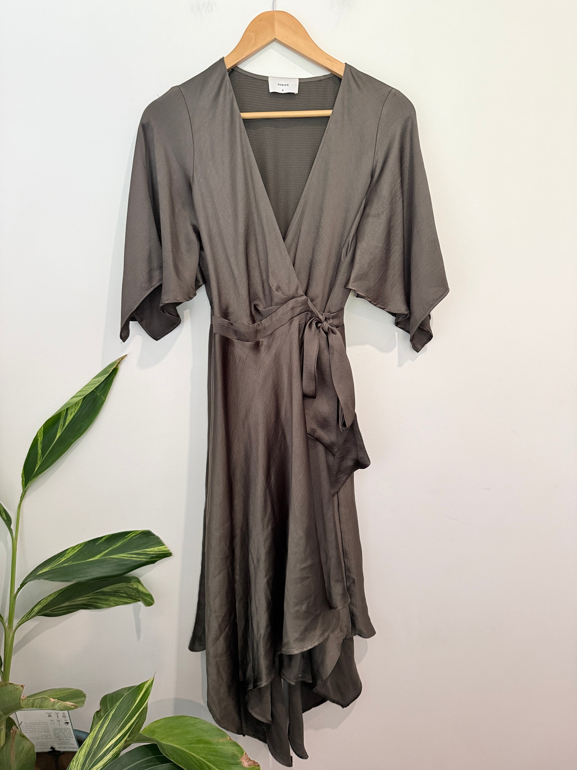 Sheike Wrap Midi Dress Size 8