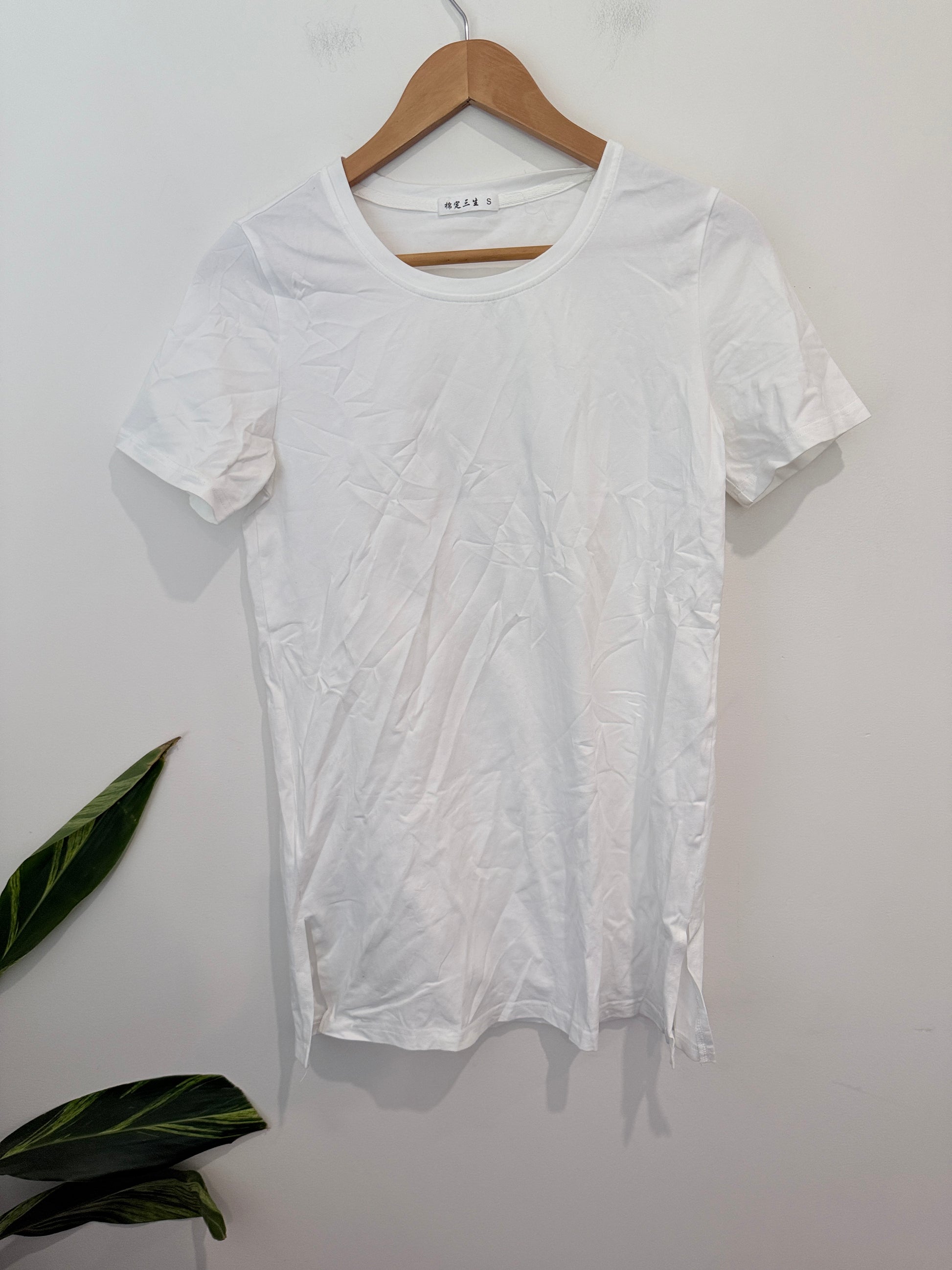 Brand Unknown Crewneck T-shirt Size S | U/Arm to U/Arm 42cm