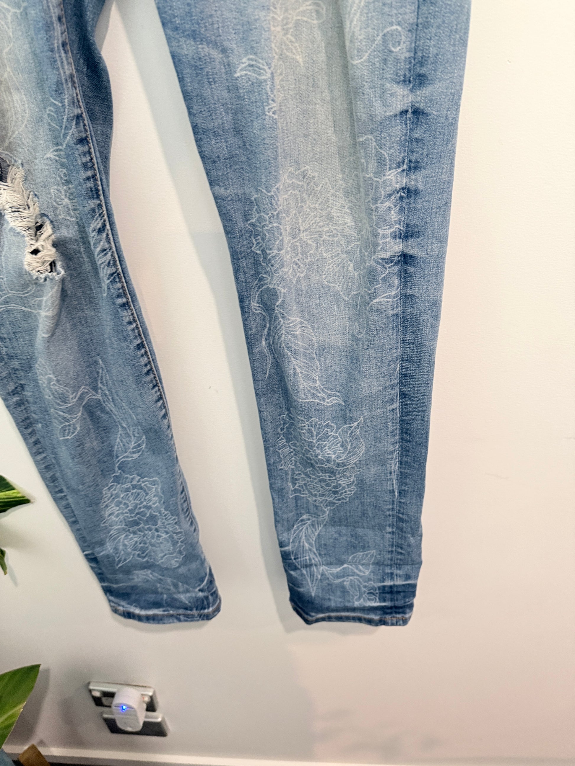 New London Distressed Denim Jeans Size 31 | Waist 86cm