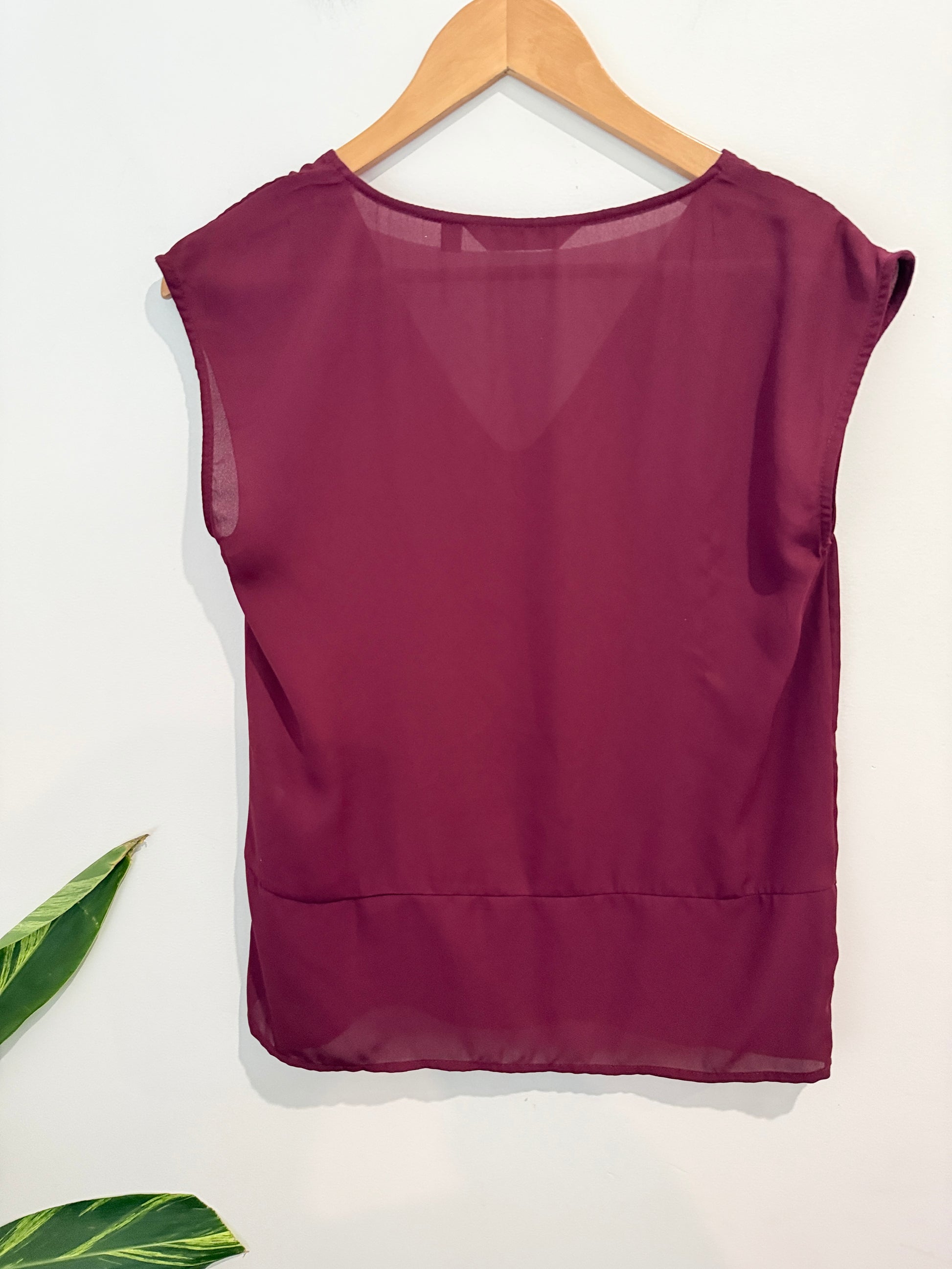 Glassons Sleeveless V-neck Top Size 10