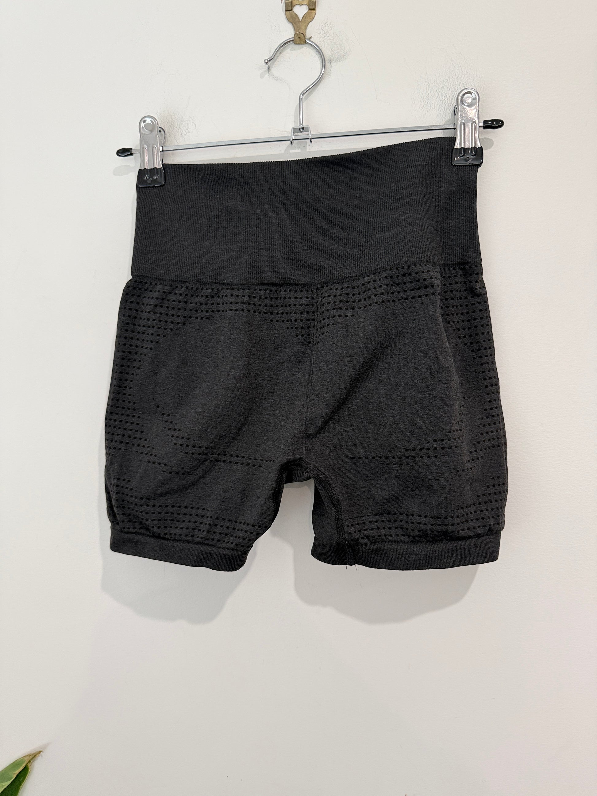 Brand Unknown Seamless Shorts Size Waist 54cm