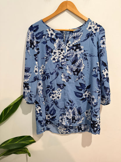 Brand Unknown 3/4-sleeve Floral Top Size U/Arm to U/Arm 49cm