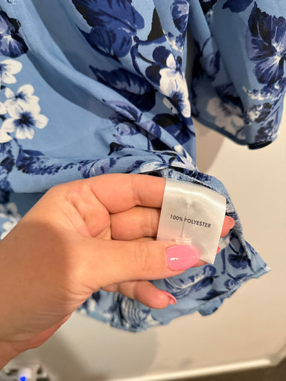 Brand Unknown 3/4-sleeve Floral Top Size U/Arm to U/Arm 49cm