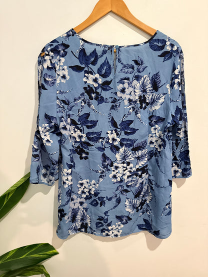 Brand Unknown 3/4-sleeve Floral Top Size U/Arm to U/Arm 49cm