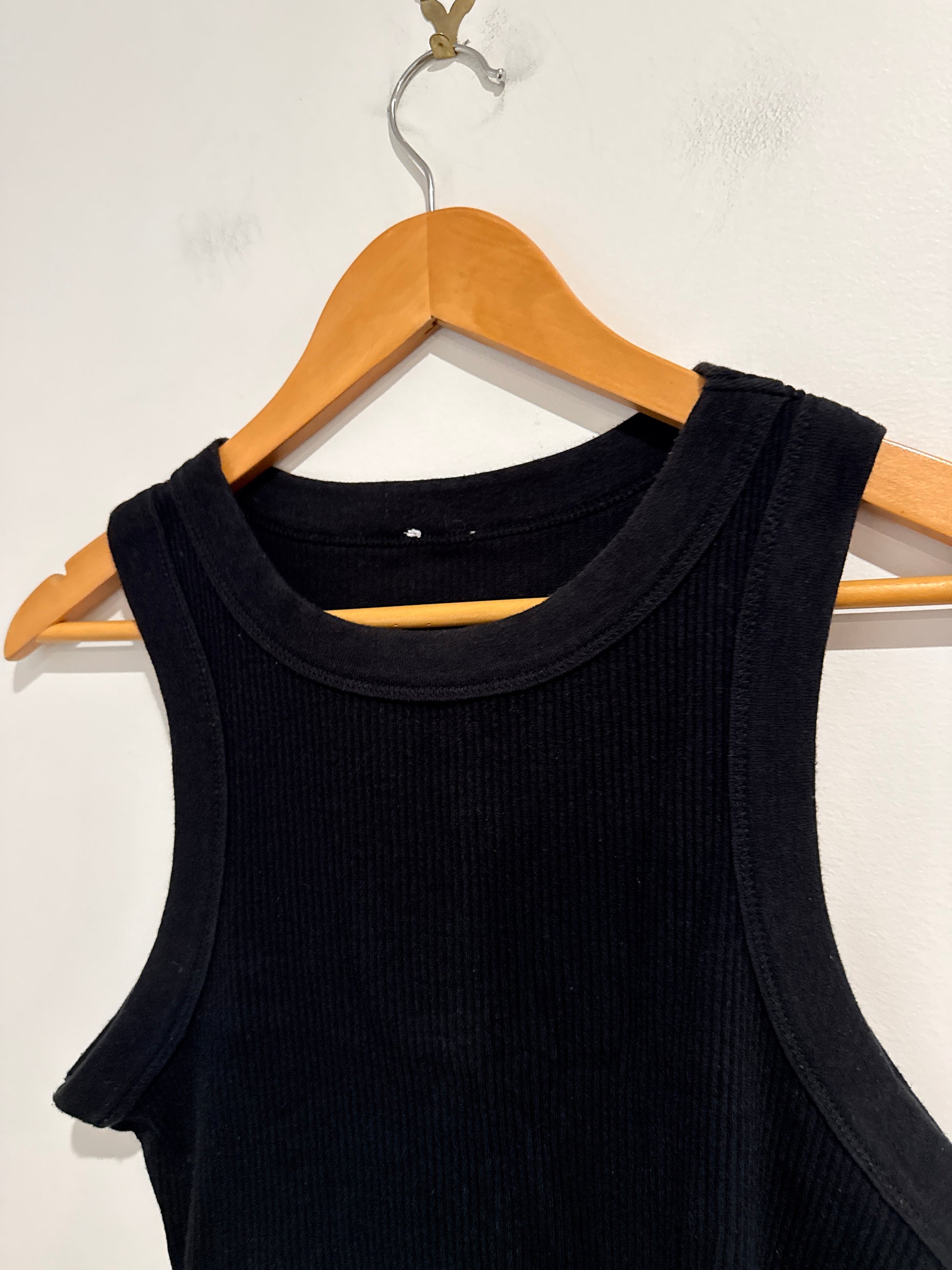 Brand Unknown Ribbed Crop Top Size U/Arm to U/Arm 45cm
