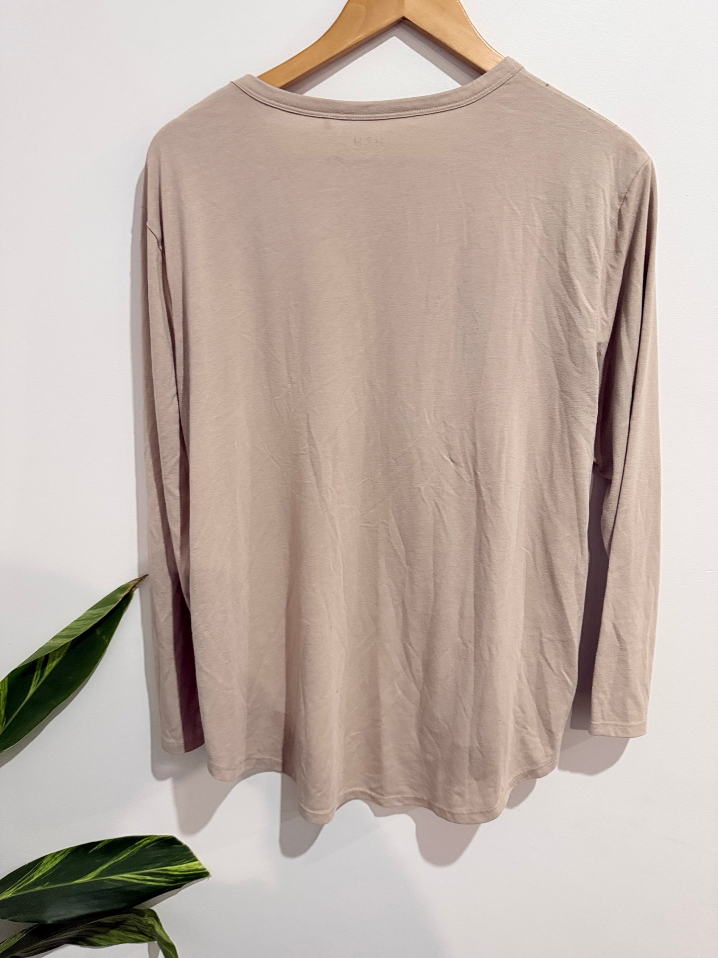 H & H Crew Neck Shirt Size 16