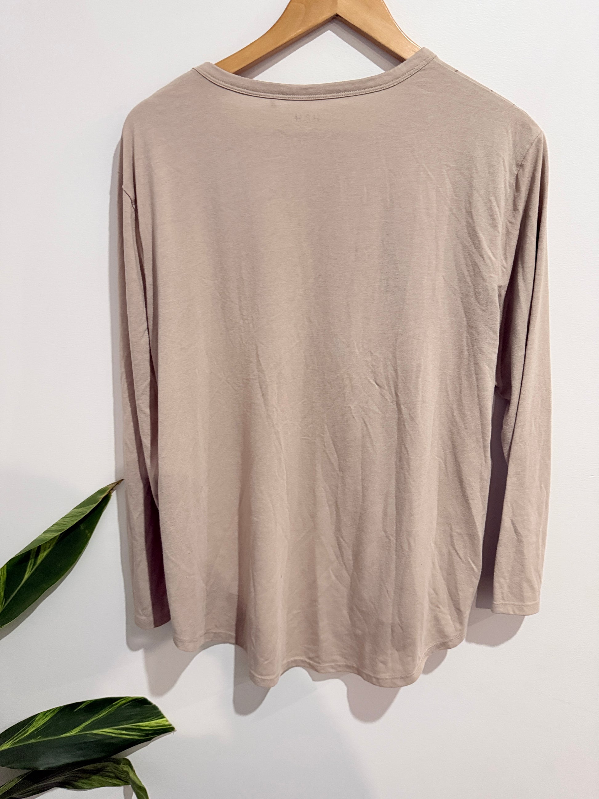 H & H Crew Neck Shirt Size 16