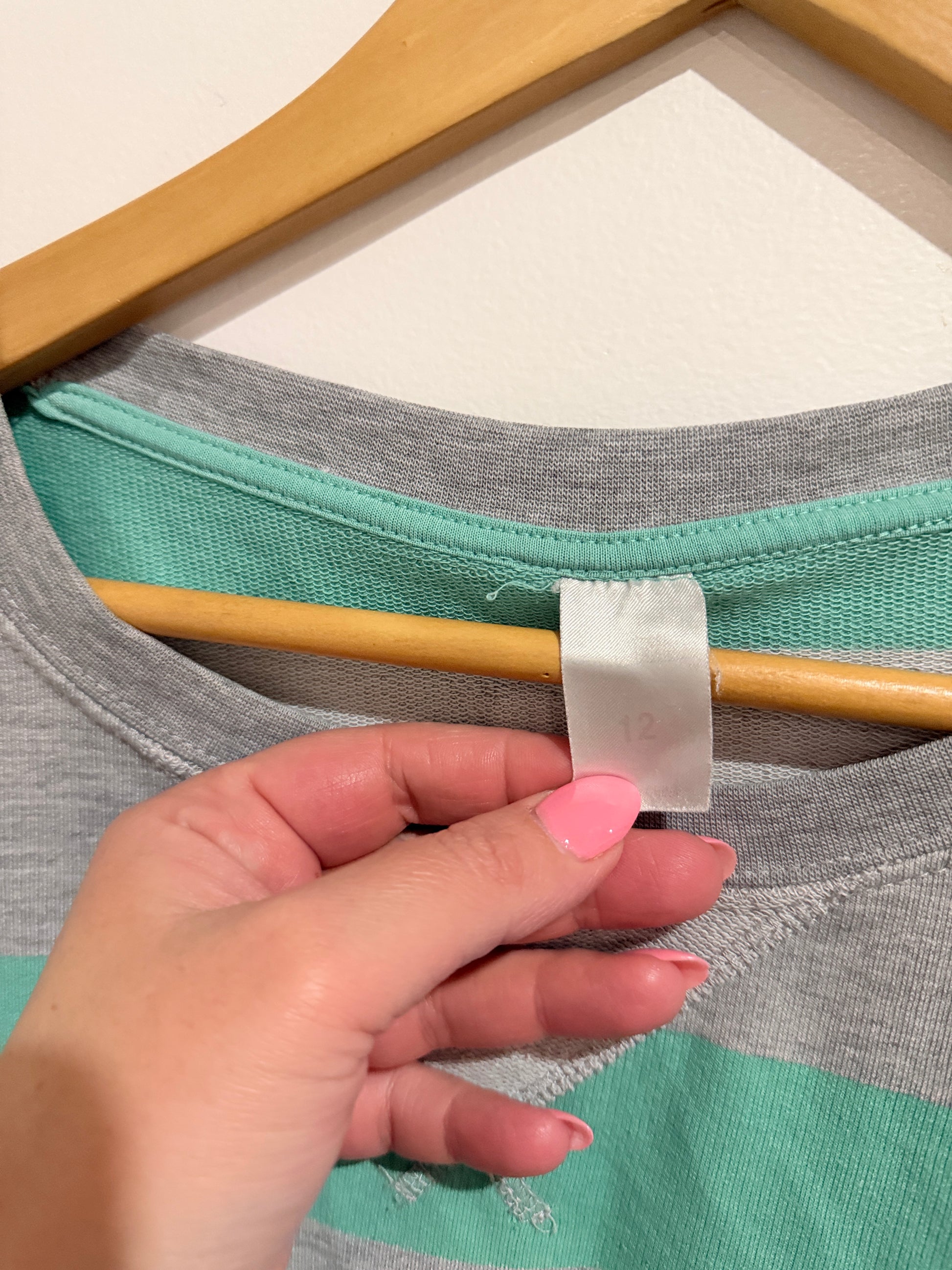 Brand Unknown Cropped Shirt Size 12