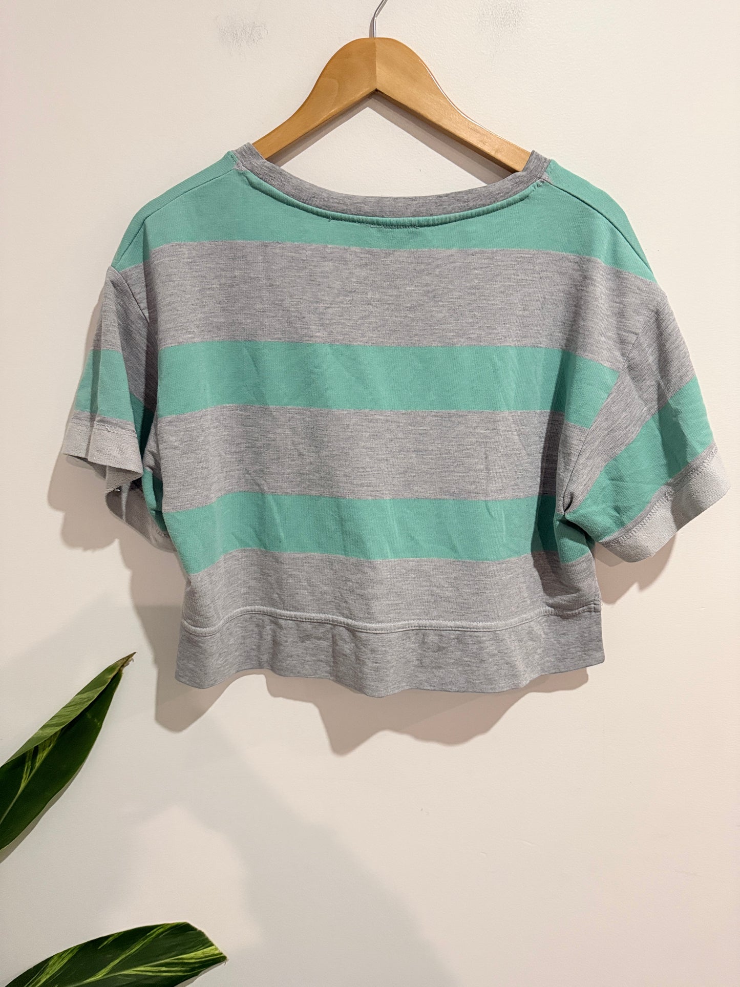 Brand Unknown Cropped Shirt Size 12