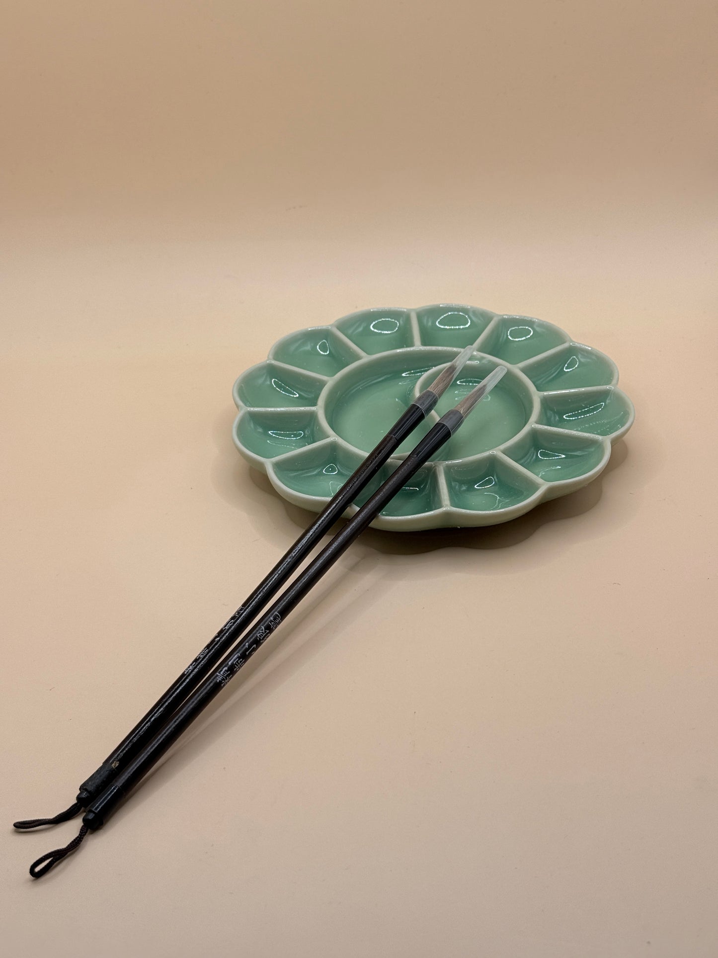 Ceramic Paint Palette / Ink Dish with Paint Brushes