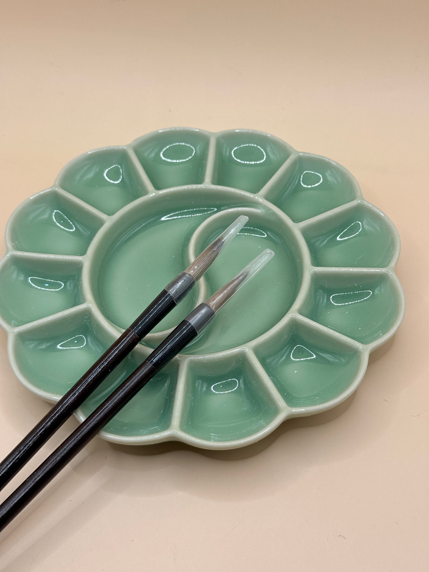 Ceramic Paint Palette / Ink Dish with Paint Brushes