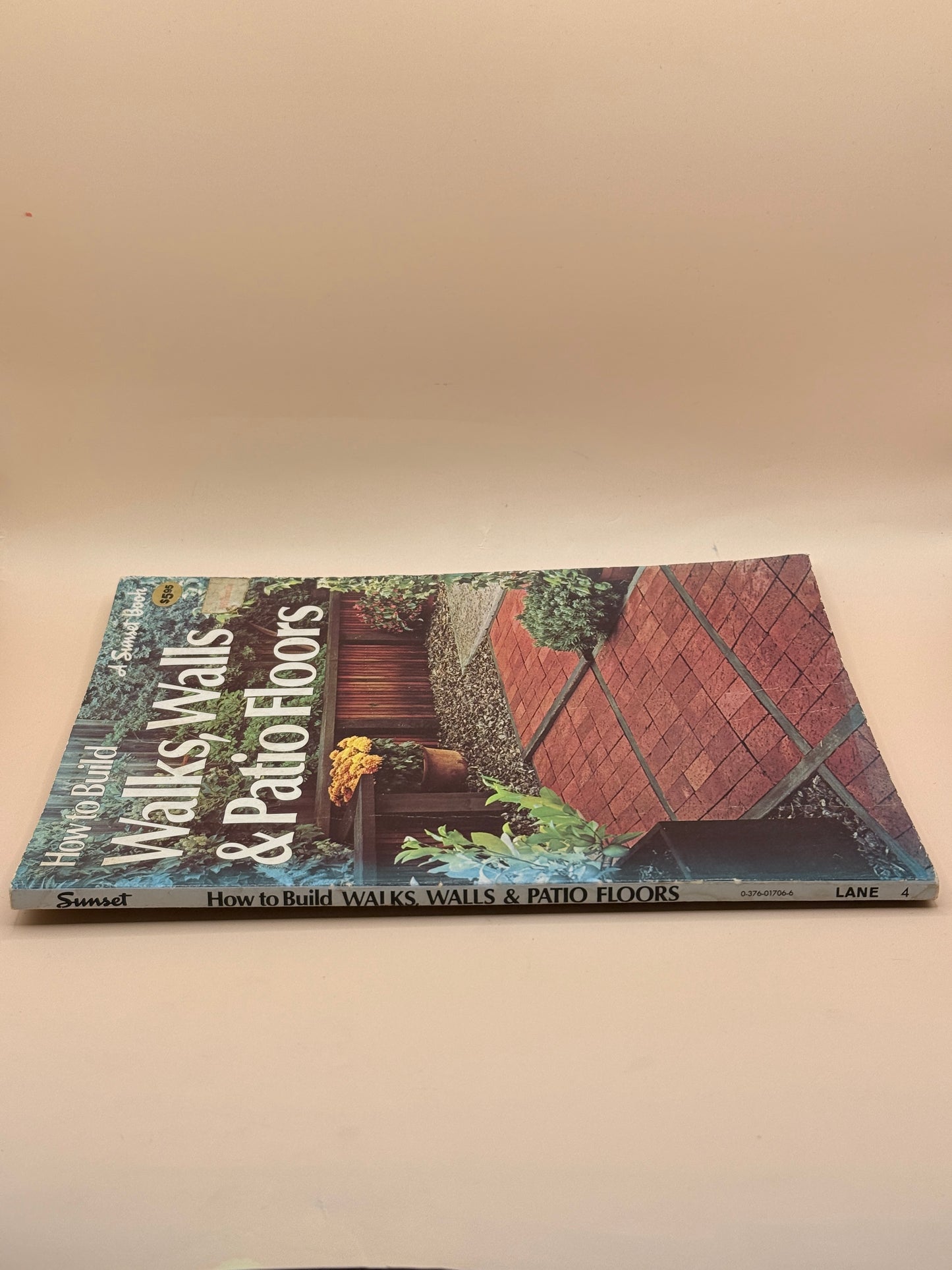 How to Build Walks, Walls & Patio Floors by Sunset Books