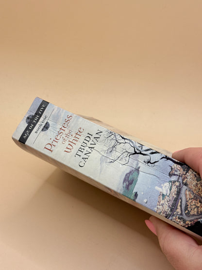 Priestess of the White by Trudi Canavan