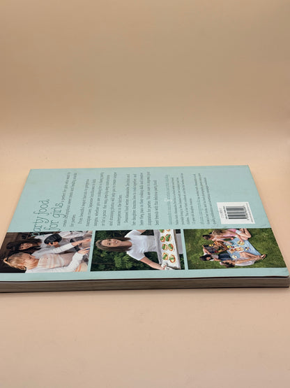 Party Food for Girls by Alessandra Zecchini & Arantxa Zecchini Dowling