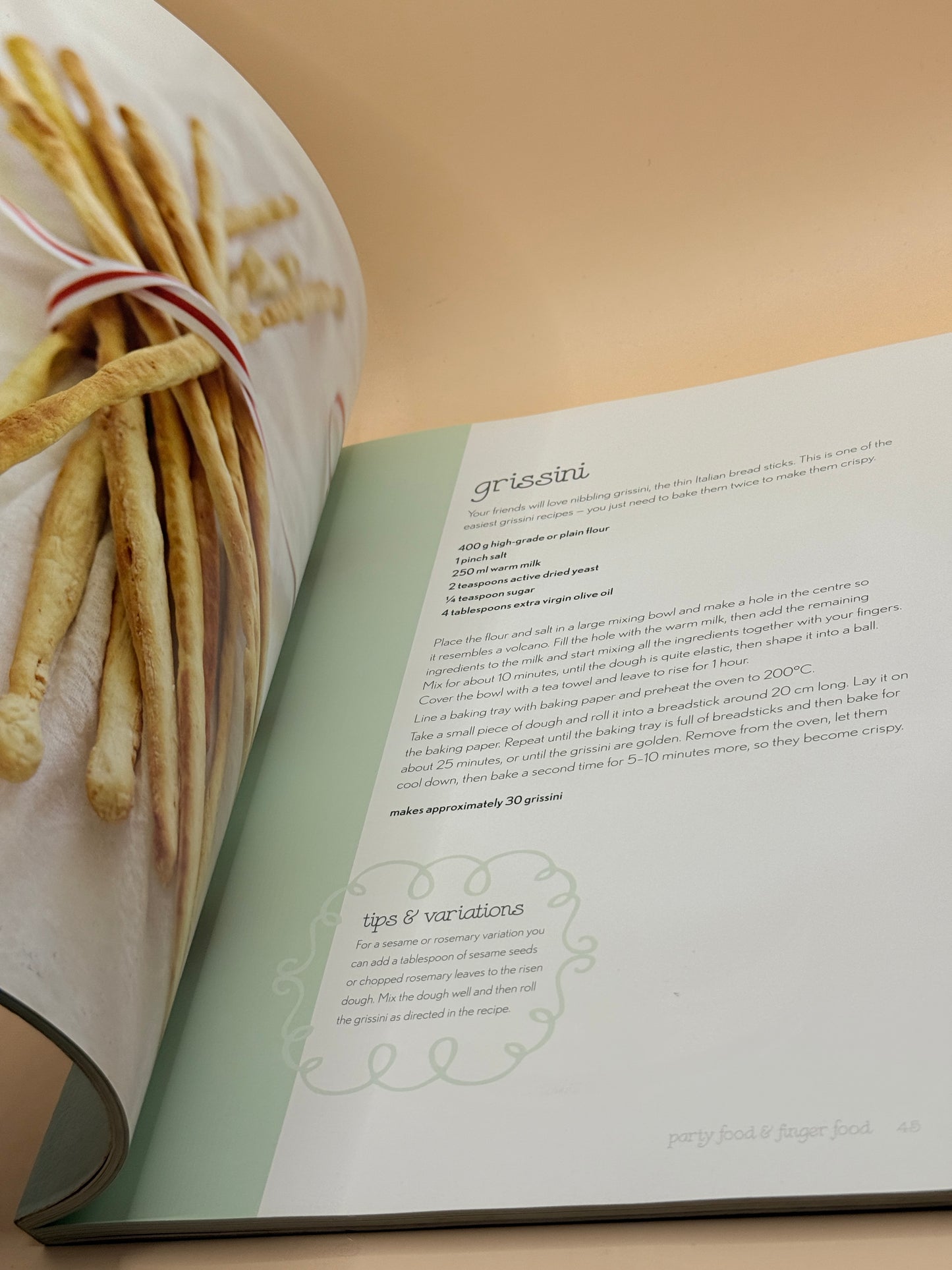 Party Food for Girls by Alessandra Zecchini & Arantxa Zecchini Dowling