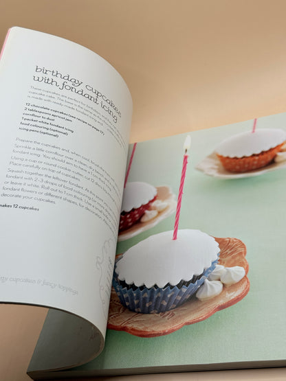Party Food for Girls by Alessandra Zecchini & Arantxa Zecchini Dowling