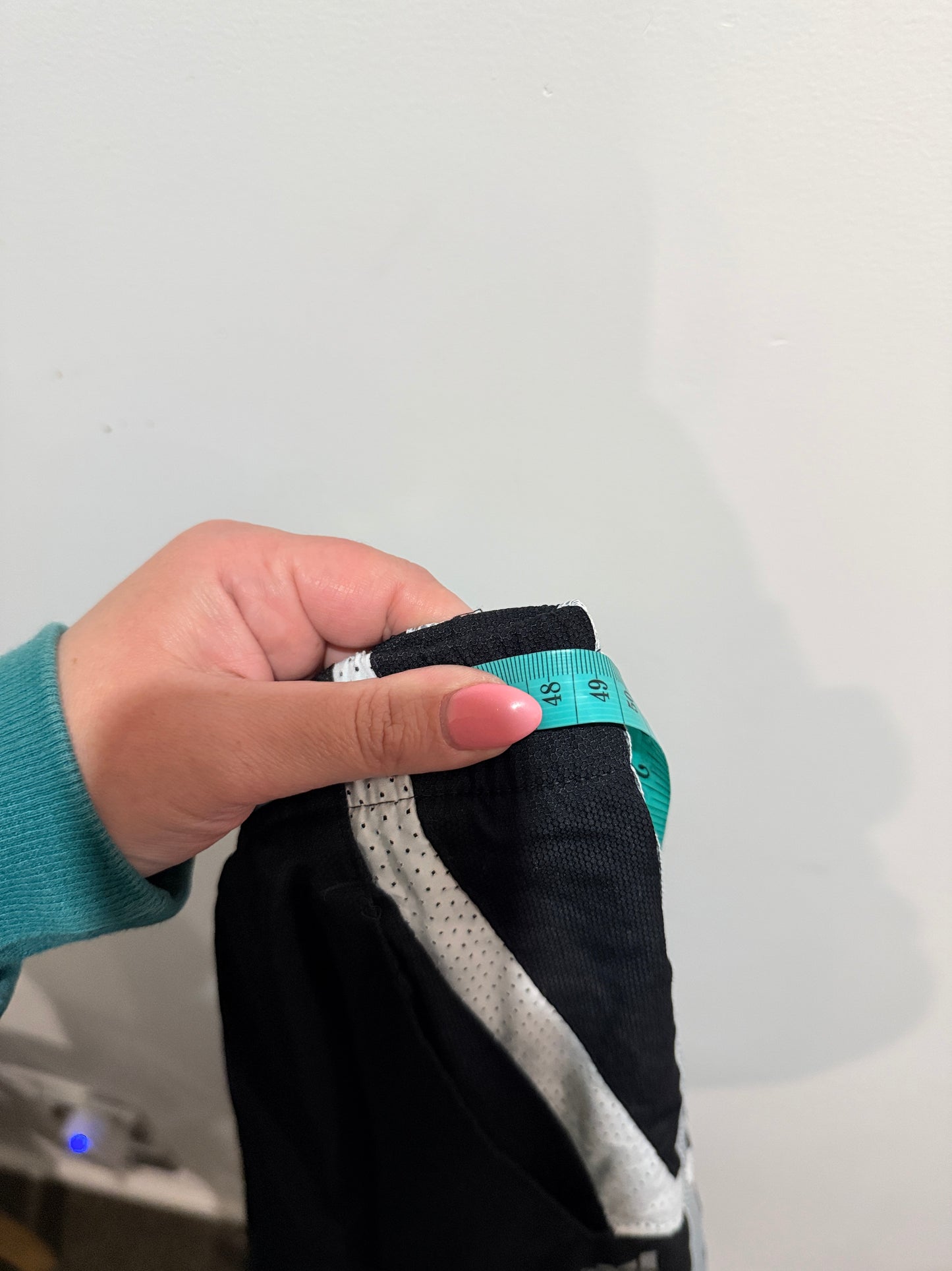 Adidas 3/4 Length Shorts Size Waist 98cm