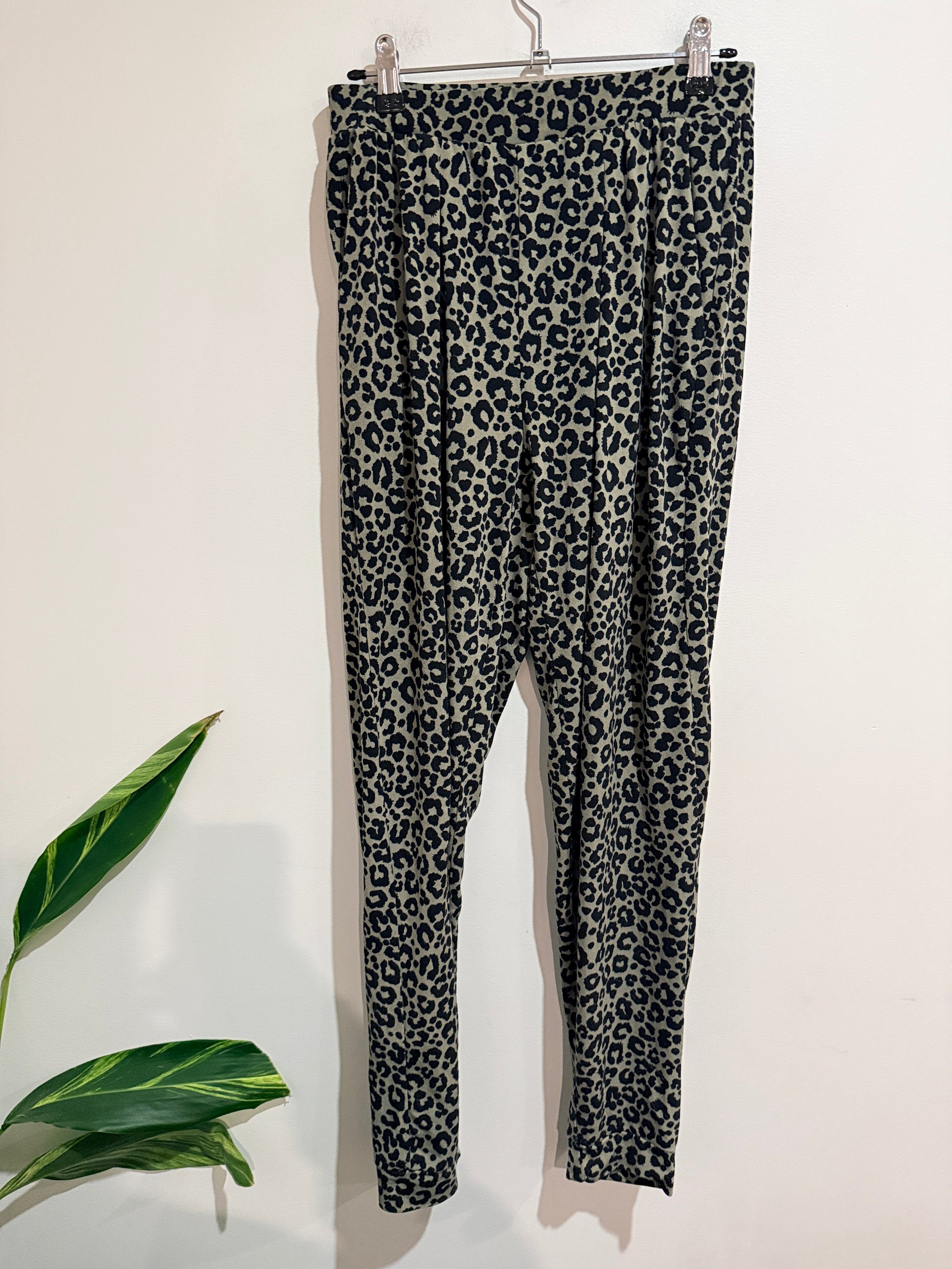 Spirit Leopard Print Leggings Size 8