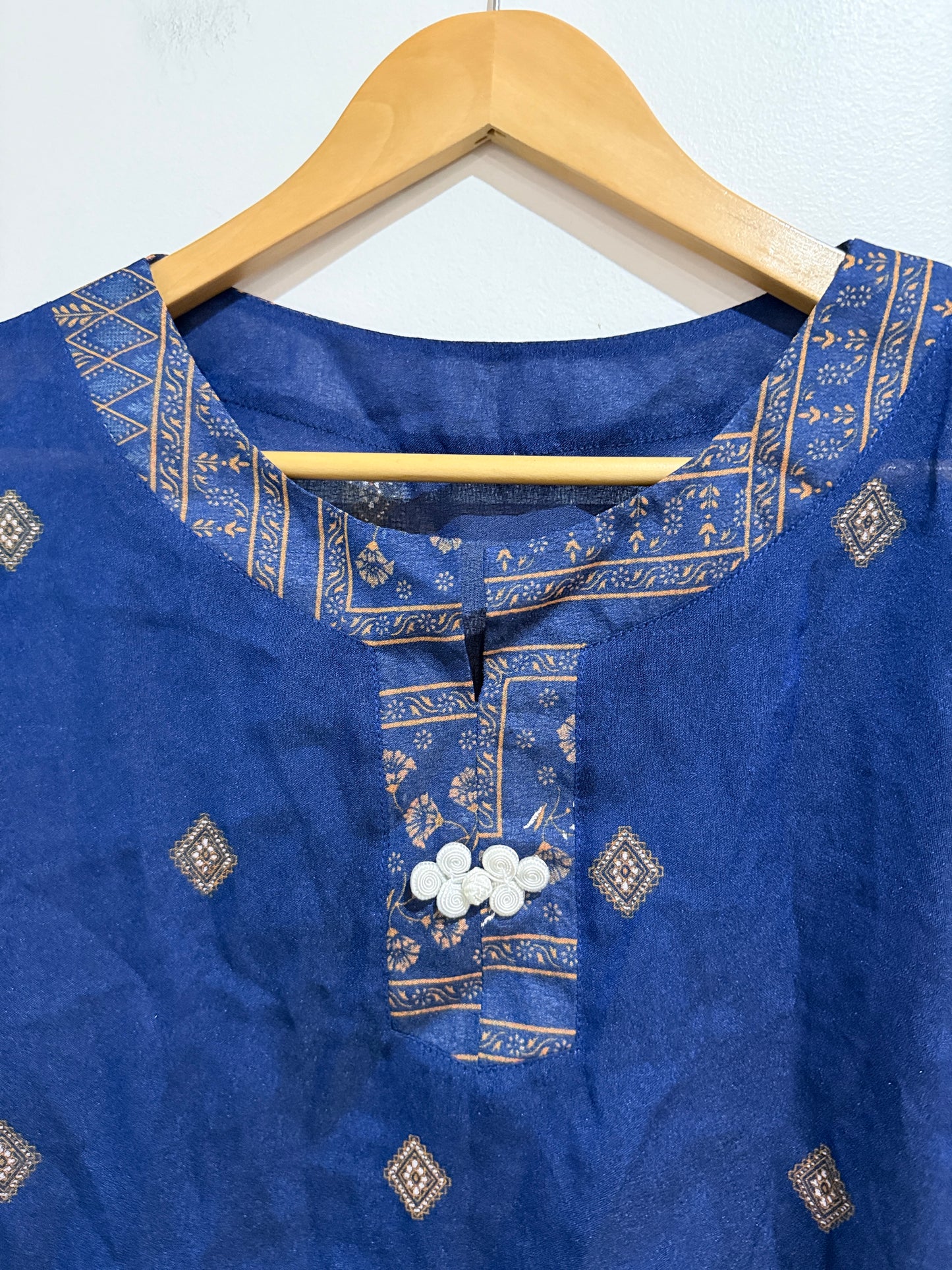 Brand Unknown Ethnic Kurti (Tunic Top) Size U/Arm to U/Arm 46cm