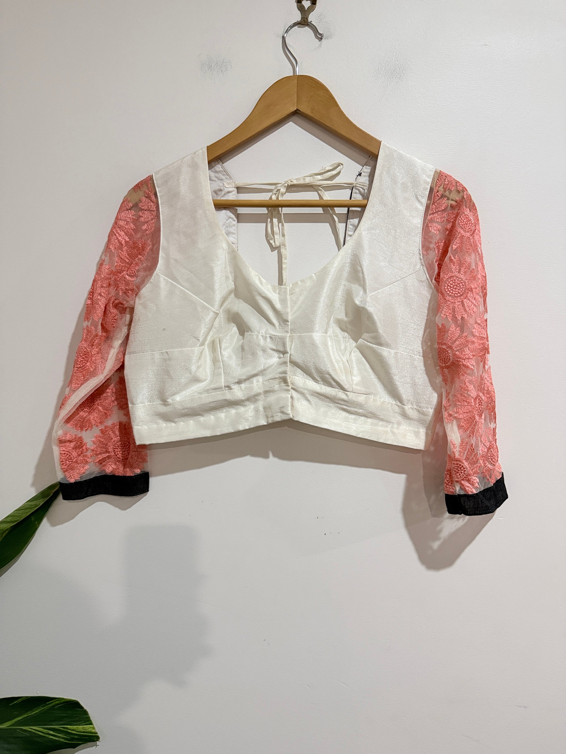 Brand Unknown Suta Top Size U/Arm to U/Arm 49cm
