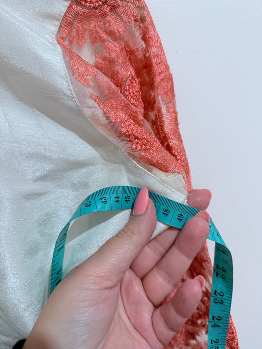 Brand Unknown Suta Top Size U/Arm to U/Arm 49cm