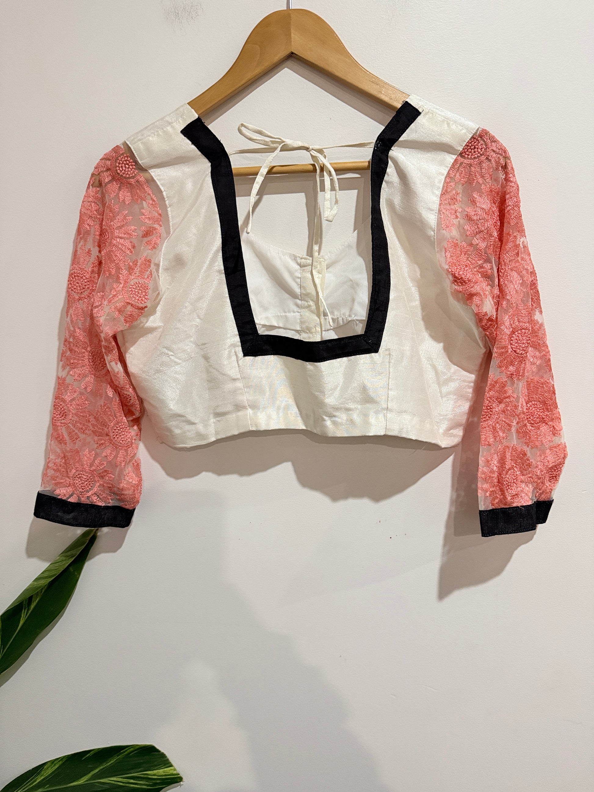 Brand Unknown Suta Top Size U/Arm to U/Arm 49cm