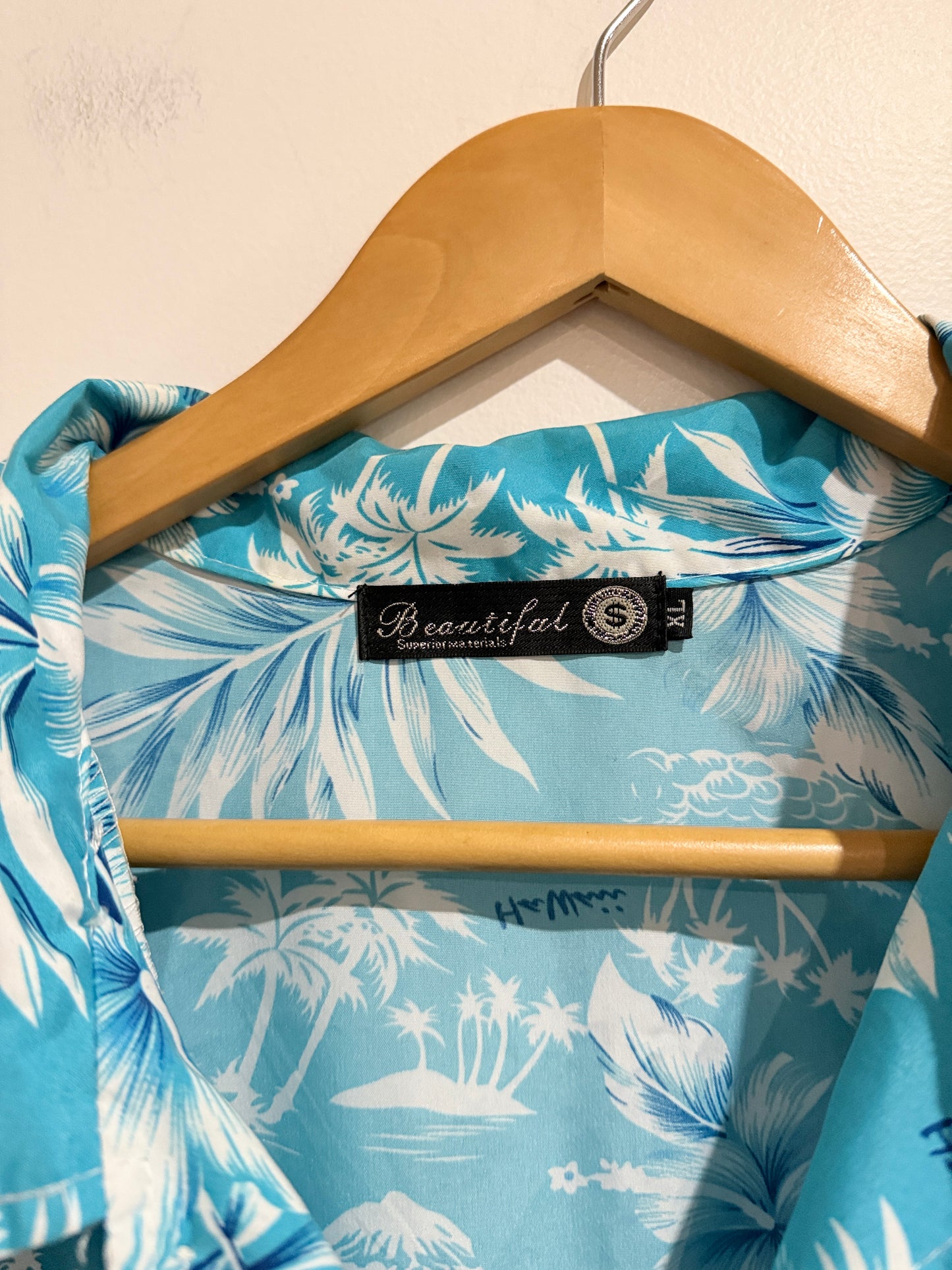 Beautiful Hawaiian Aloha Shirt Size XL