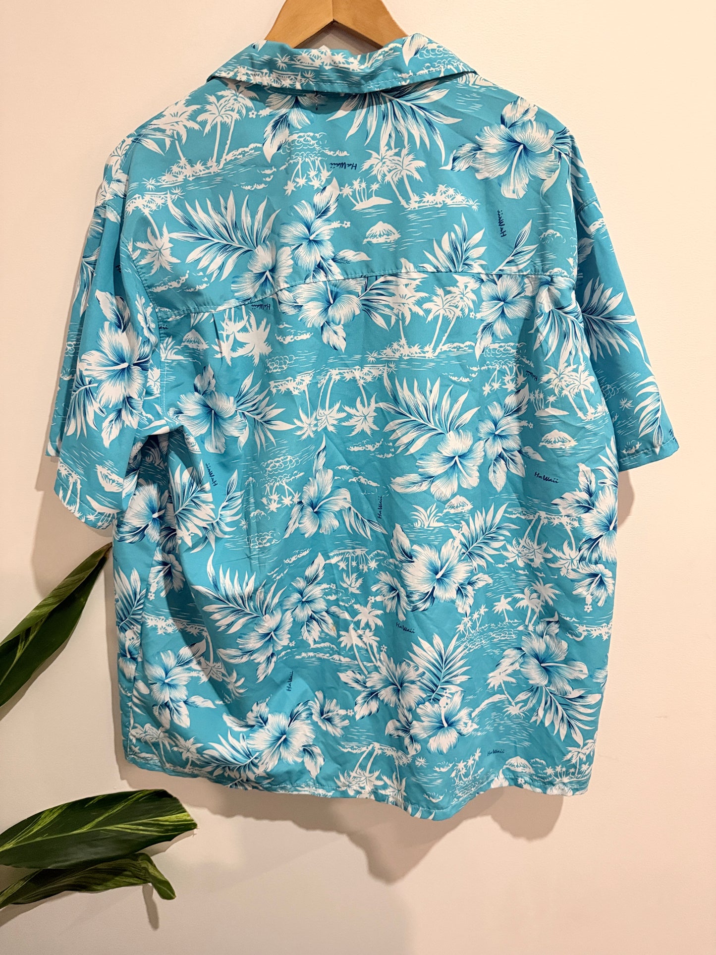Beautiful Hawaiian Aloha Shirt Size XL