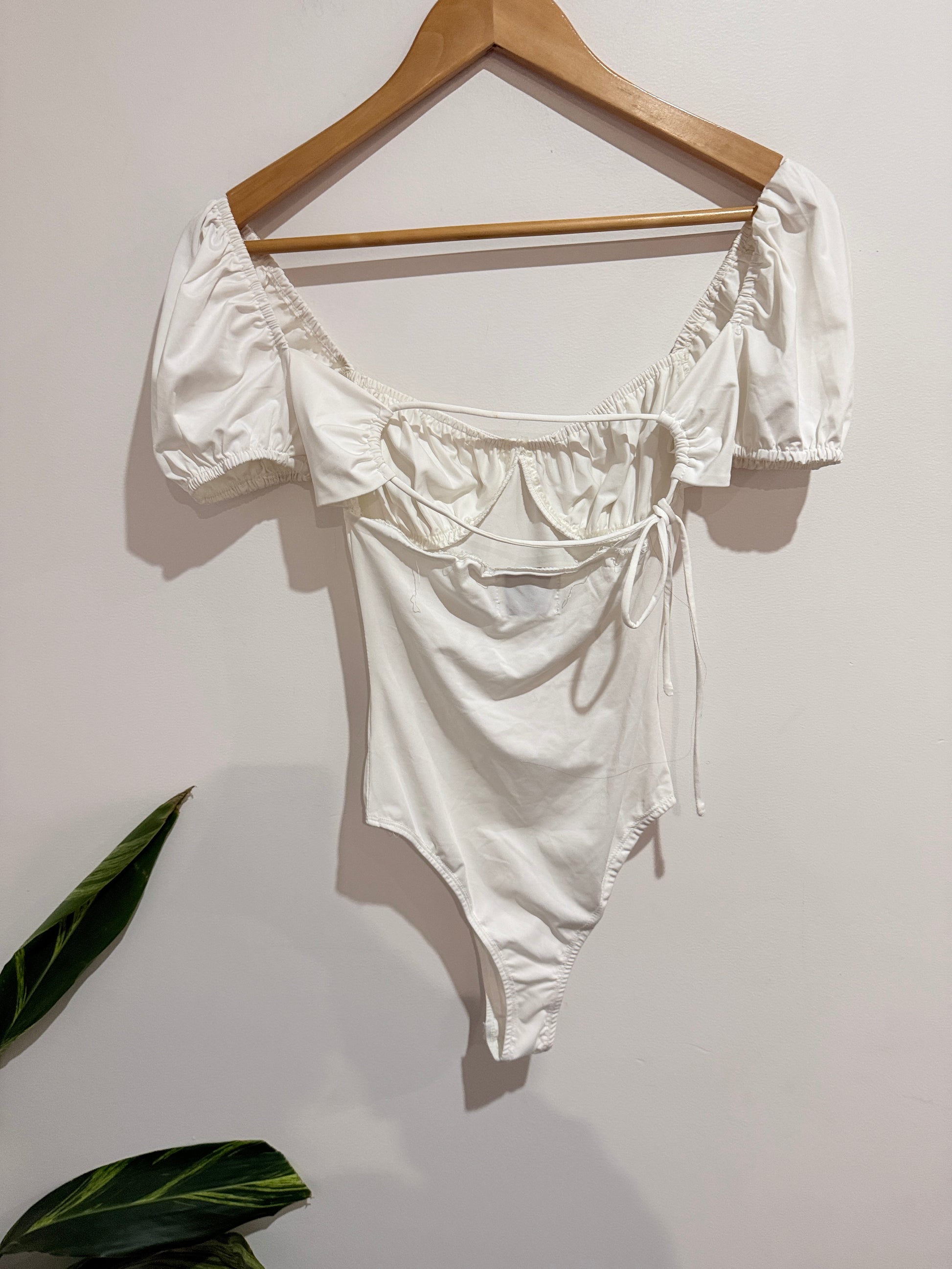 Princess Polly Puff Sleeve Bodysuit Size 6