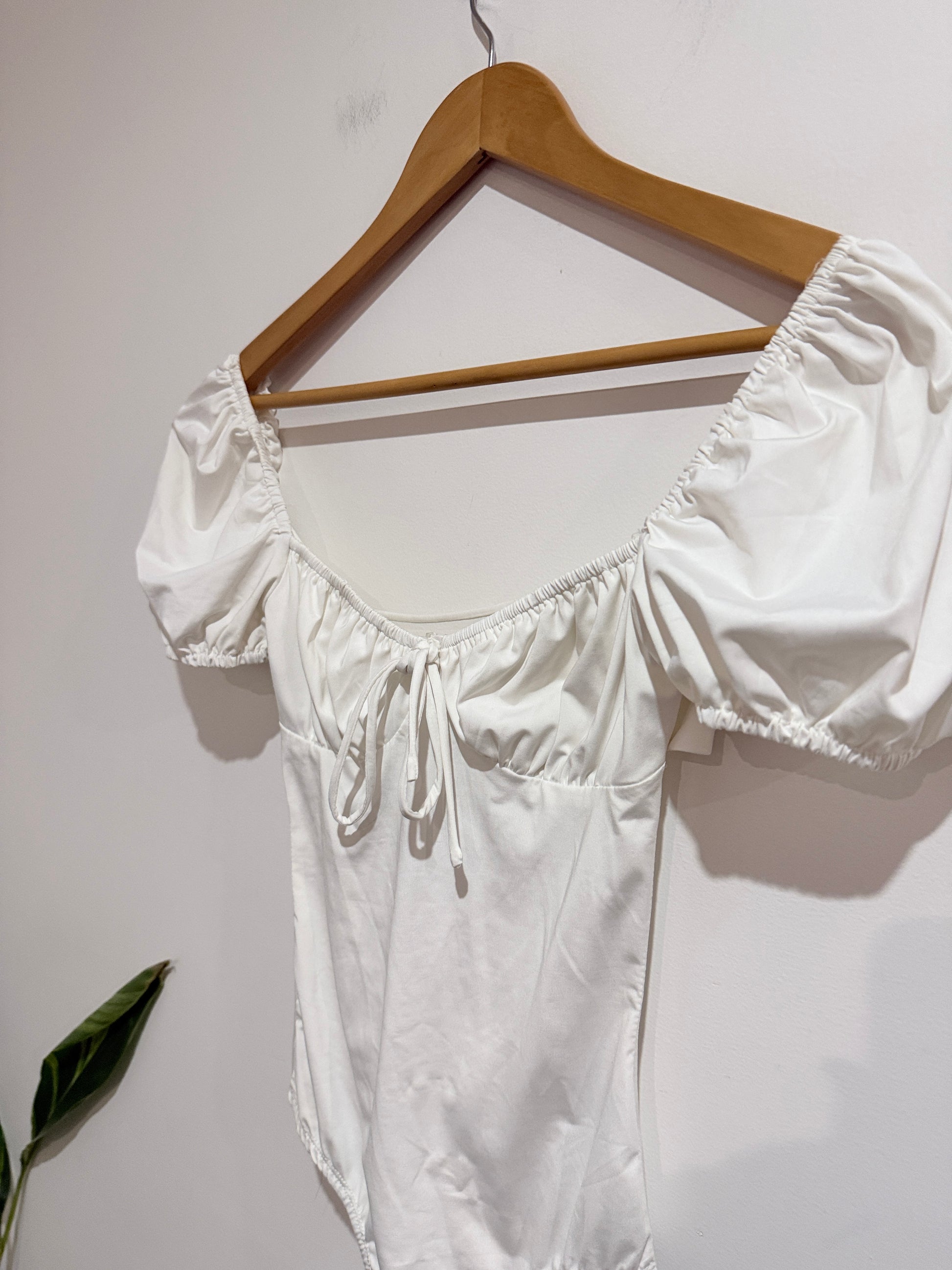Princess Polly Puff Sleeve Bodysuit Size 6