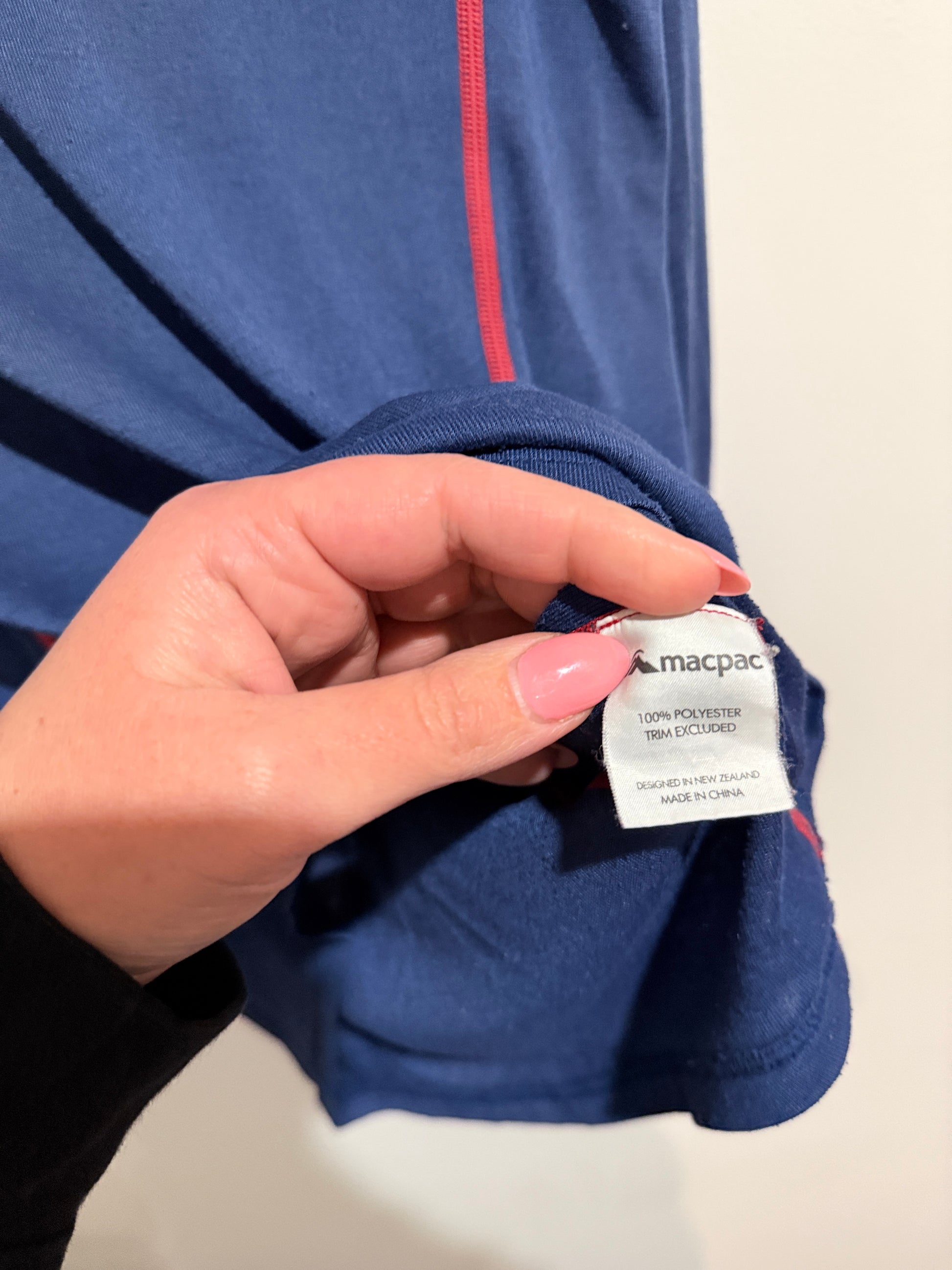 Macpac Long-sleeve Sports Shirt Size U/Arm to U/Arm 47cm