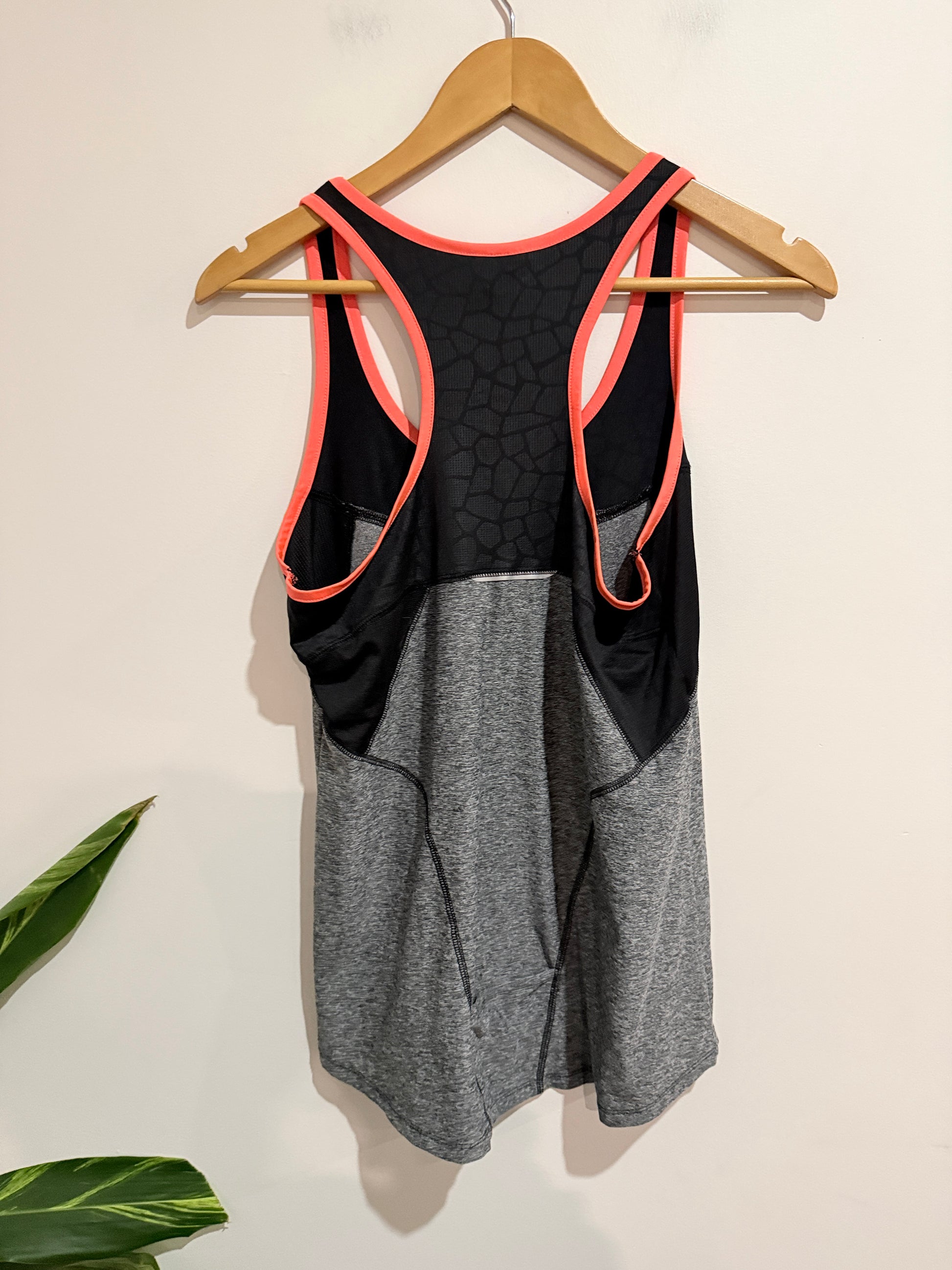 Active & Co Sport Top Size 10