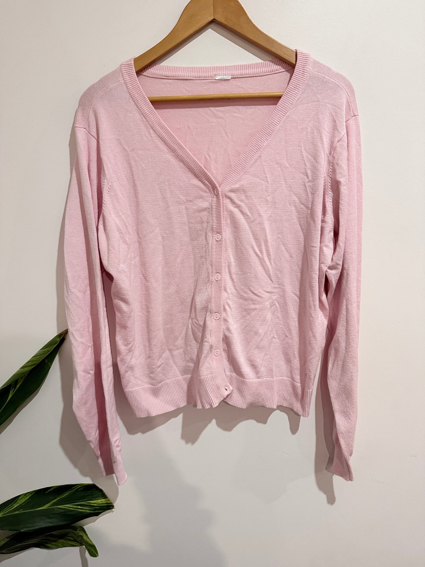 Brand Unknown V-neck Knit Cardigan Size U/Arm to U/Arm 58cm