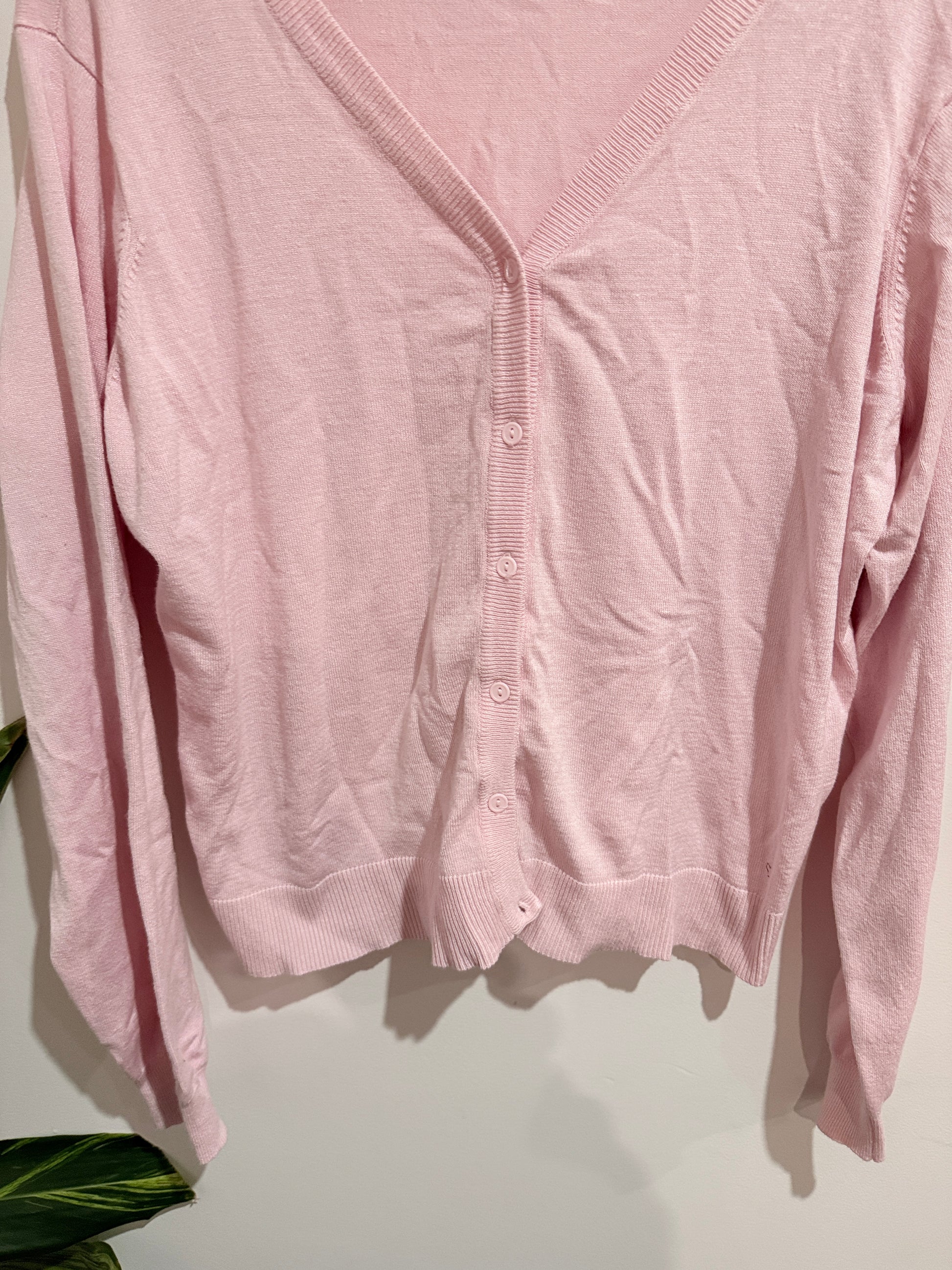 Brand Unknown V-neck Knit Cardigan Size U/Arm to U/Arm 58cm