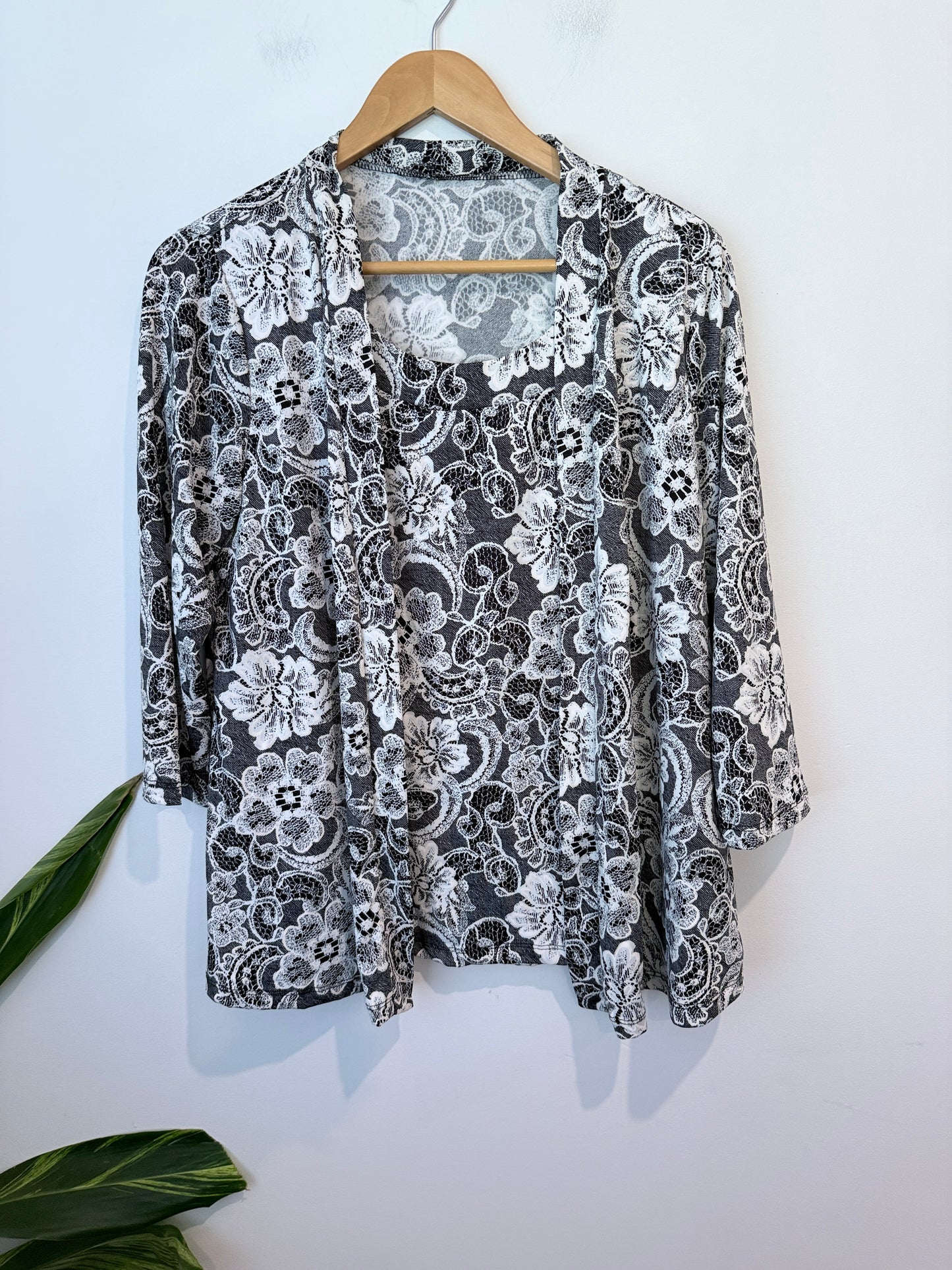 Brand Unknown Open-front Cardigan Jacket Size U/Arm to U/Arm 51cm