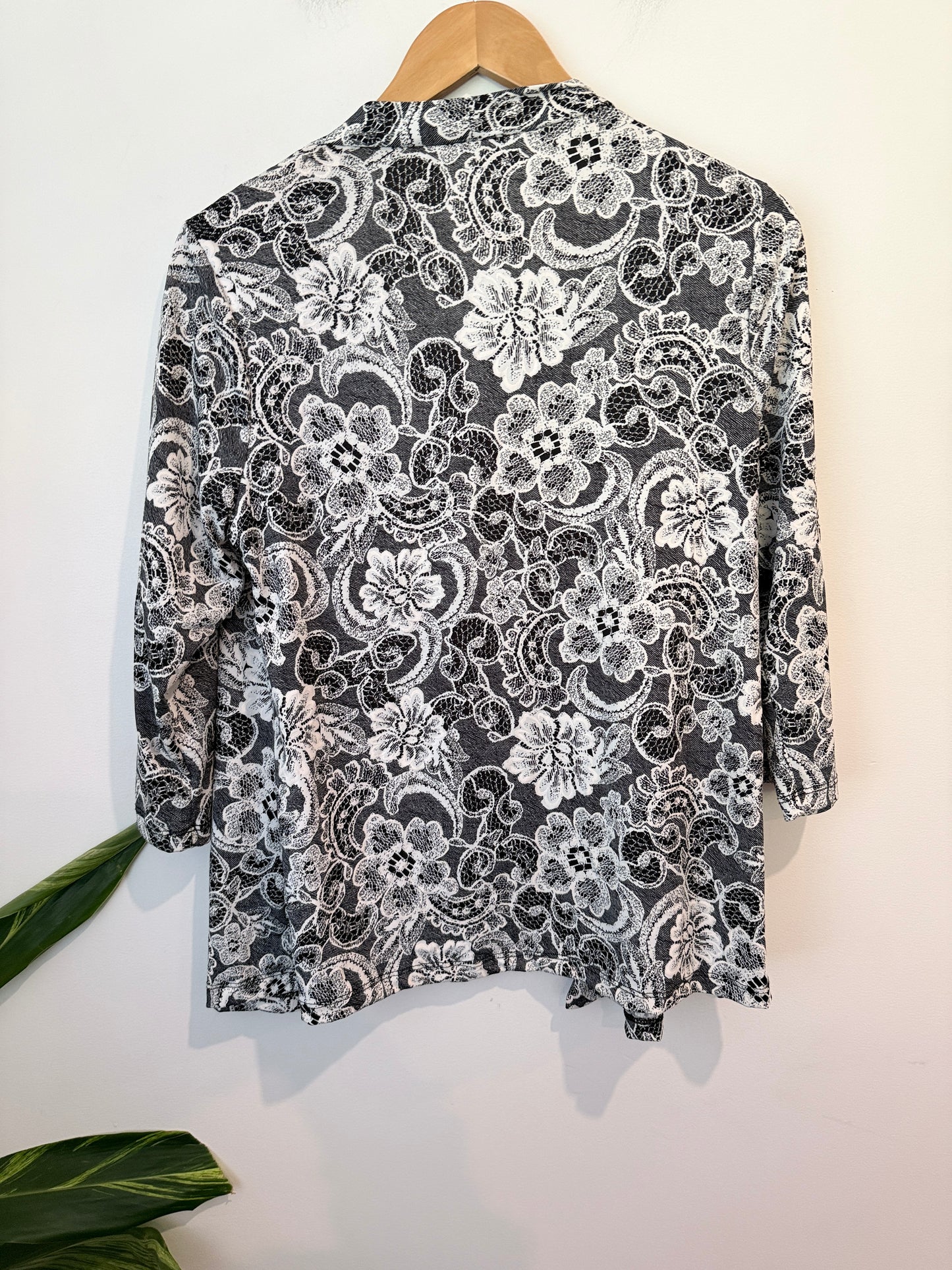 Brand Unknown Open-front Cardigan Jacket Size U/Arm to U/Arm 51cm