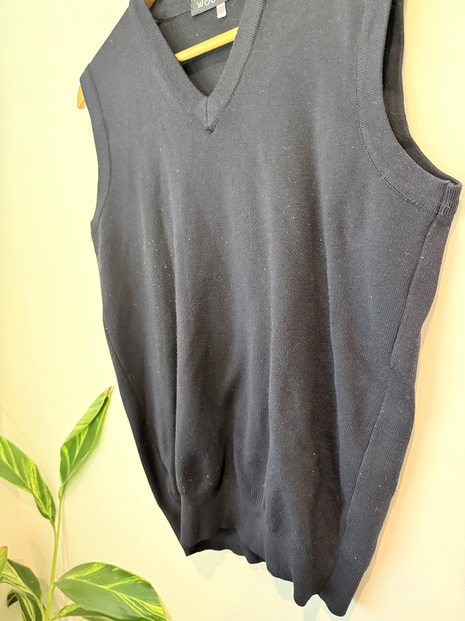 Woods V-neck Sweater Size 120 | U/Arm to U/Arm 49cm