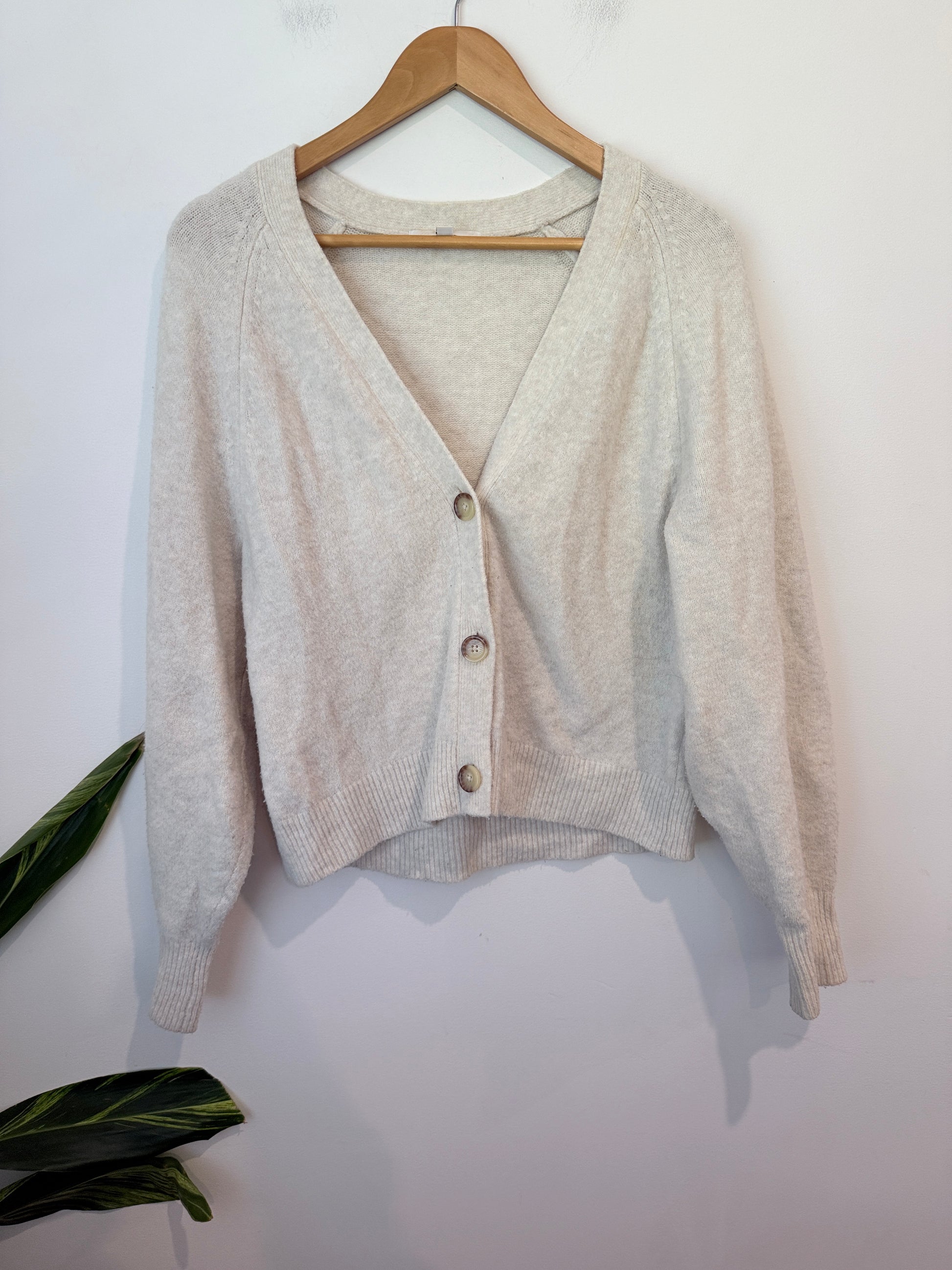 Uniqlo Cropped Knit Cardigan Size XS