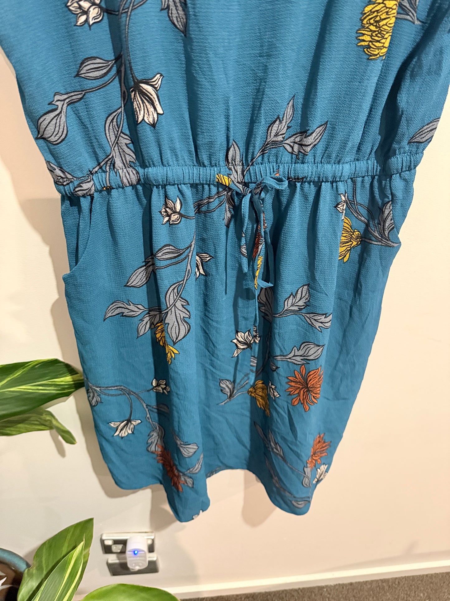 Anthem Drawstring Waist Short Dress Size 20