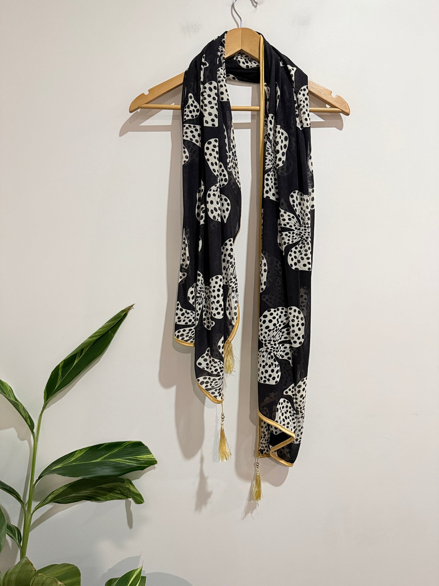 Lightweight Patterned Scarf