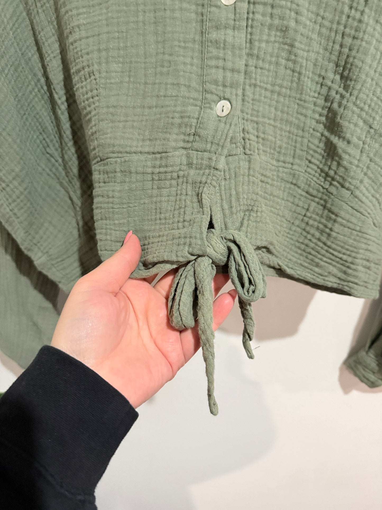 Glassons Cropped Button-up Shirt Size 10