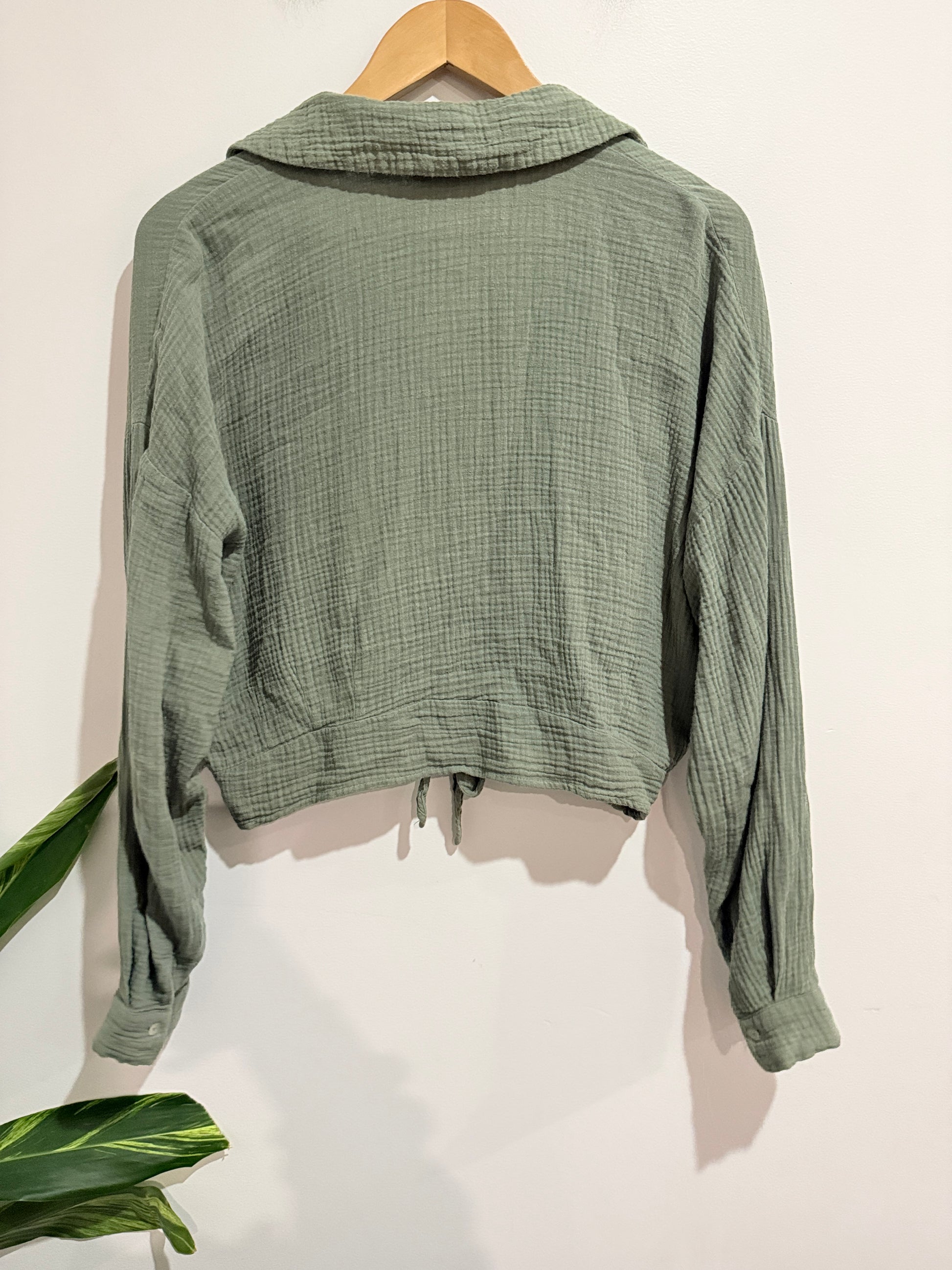 Glassons Cropped Button-up Shirt Size 10
