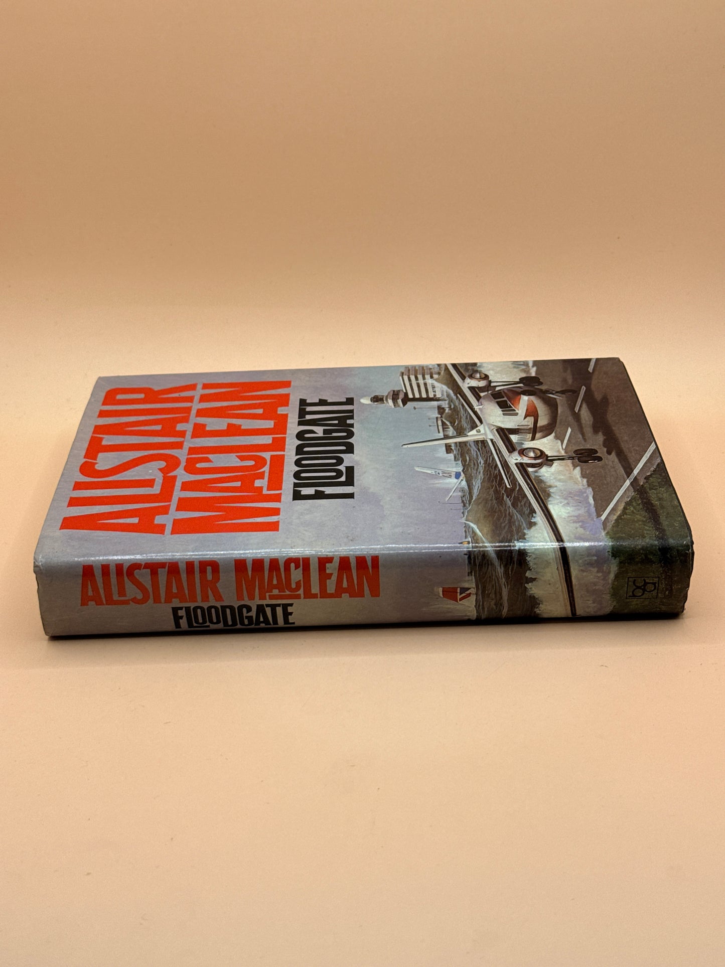 Floodgate by Alistair MacLean 1983 First Edition