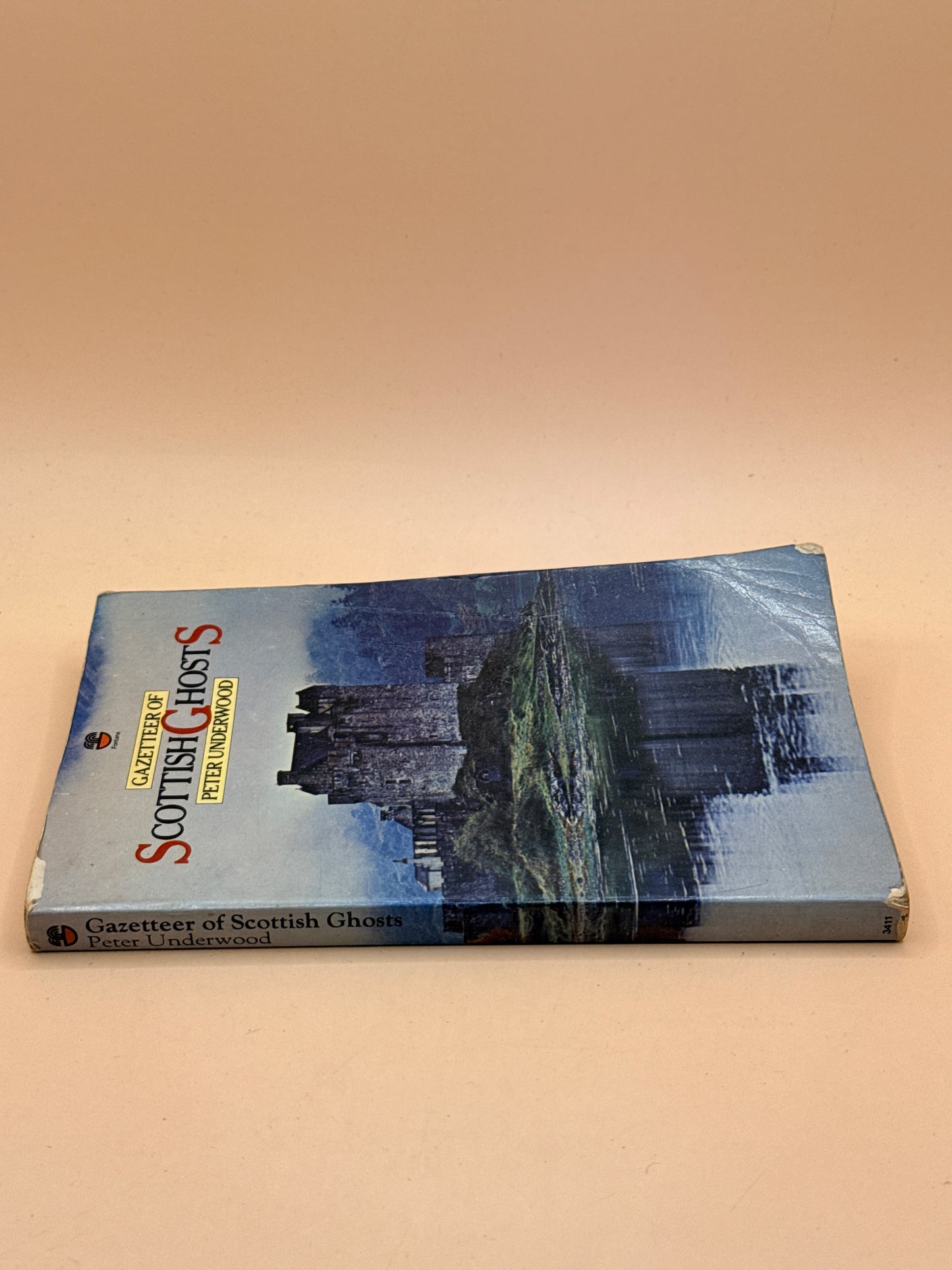 Gazetteer of Scottish Ghosts by Peter Underwood