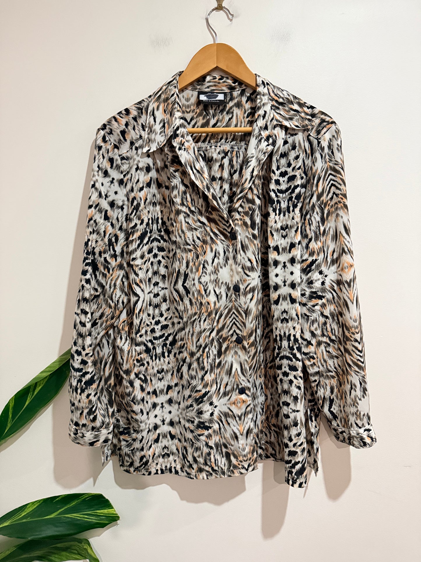 Margaret James Animal Print Long-sleeved Shirt Size U/Arm to U/Arm 60cm