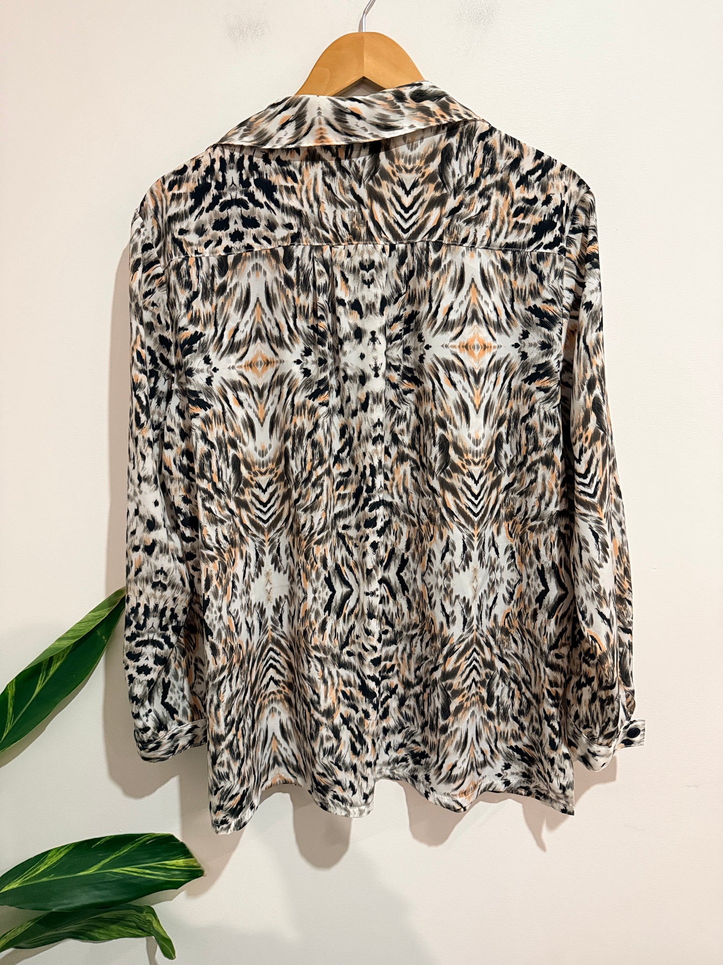 Margaret James Animal Print Long-sleeved Shirt Size U/Arm to U/Arm 60cm