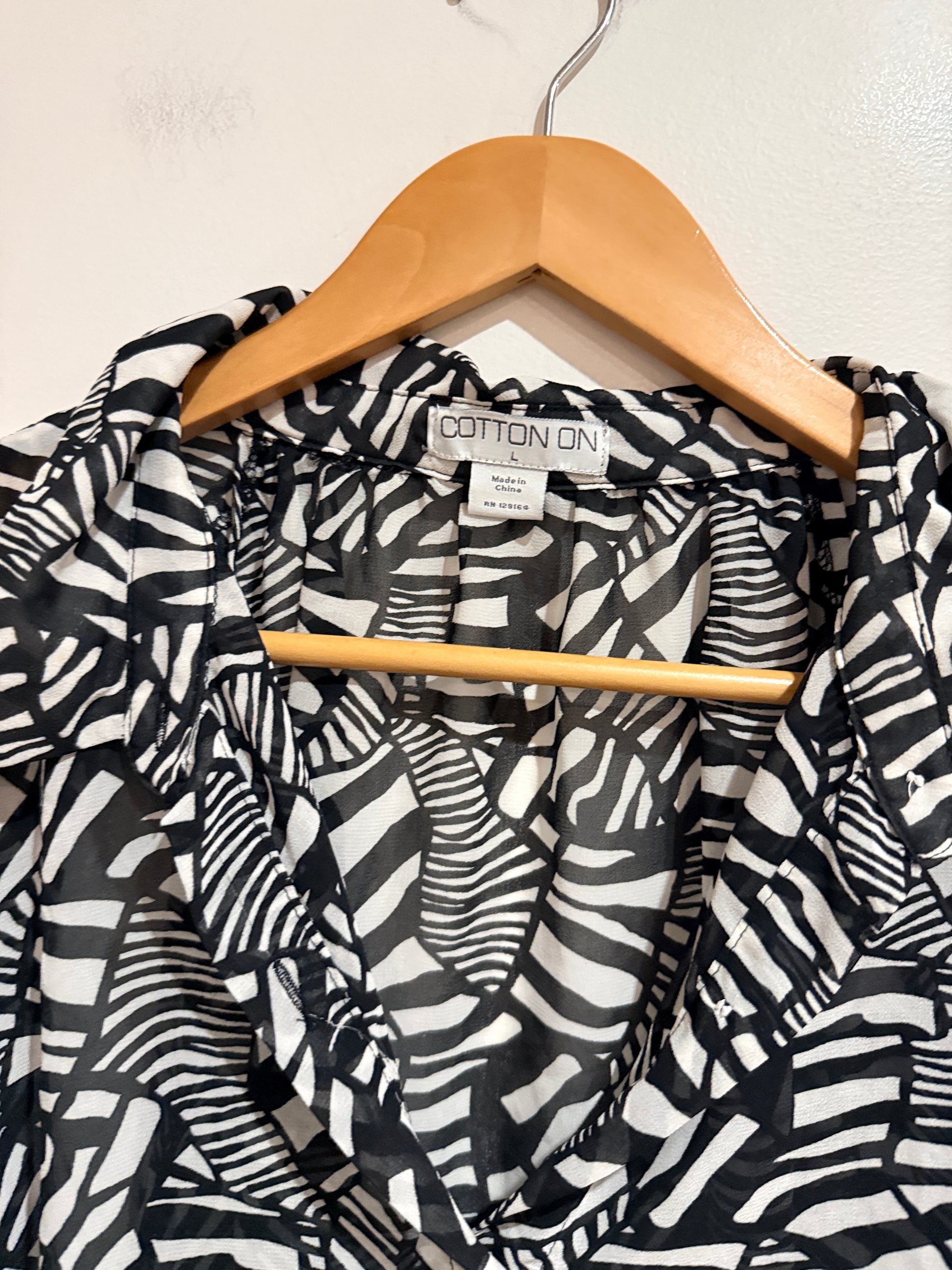 Cotton:on Abstract Print Cold-shoulder Shirt Size L