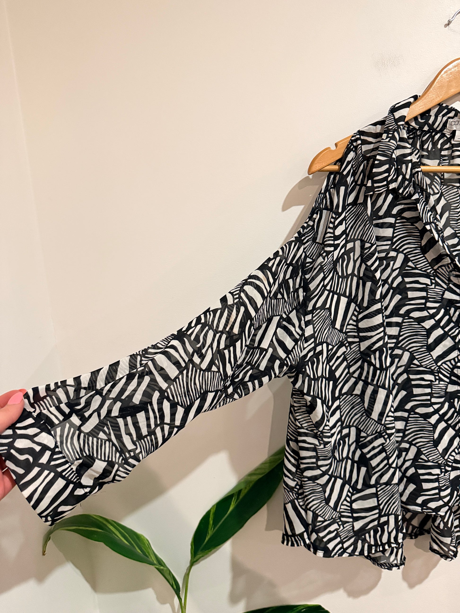 Cotton:on Abstract Print Cold-shoulder Shirt Size L