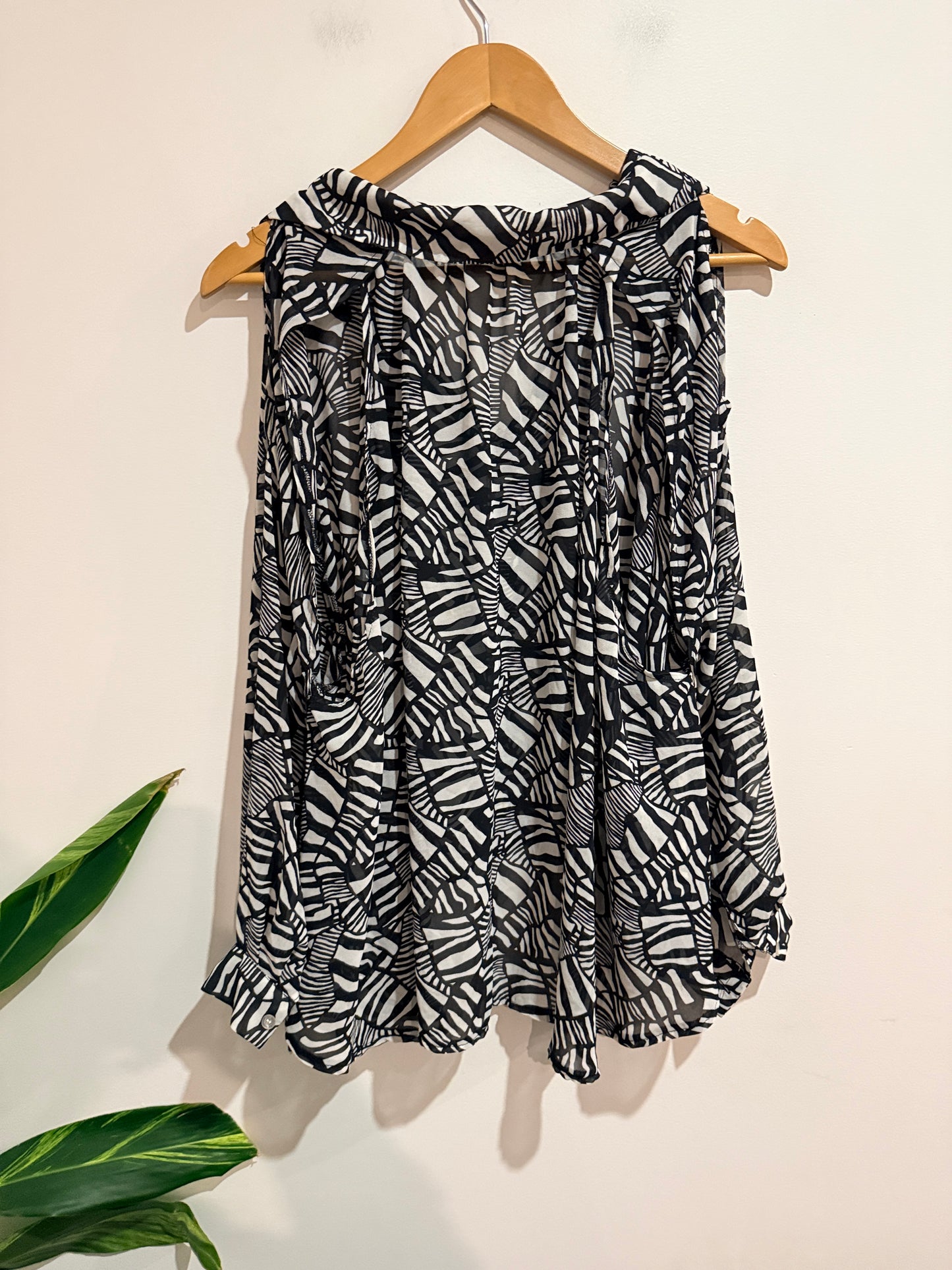 Cotton:on Abstract Print Cold-shoulder Shirt Size L