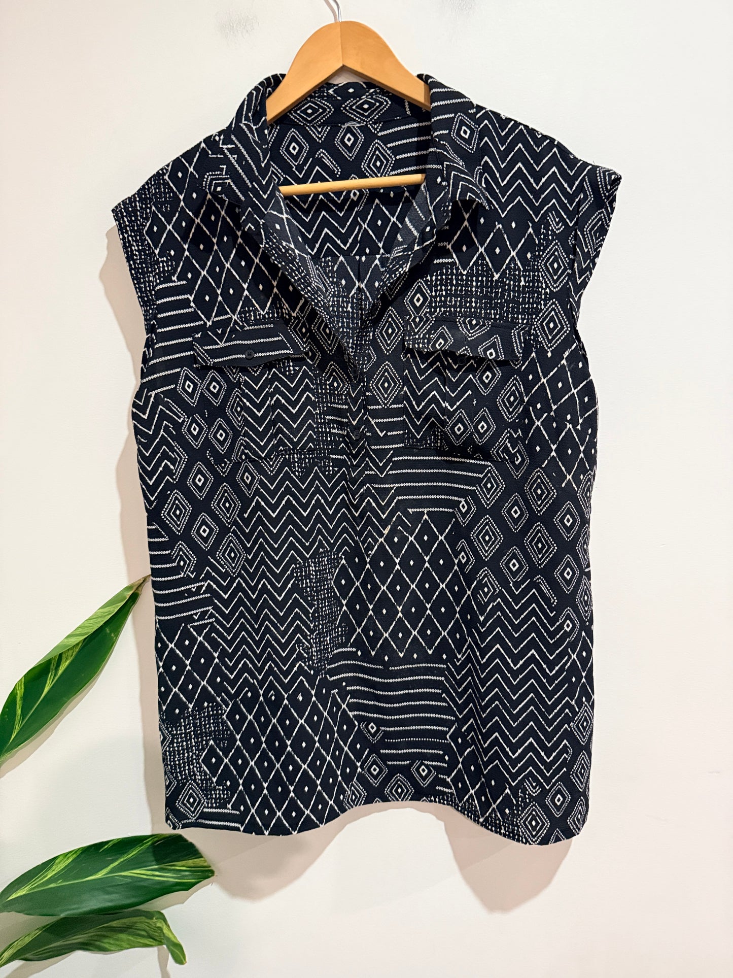 Brand Unknown Sleeveless Shirt Size U/Arm to U/Arm 61cm